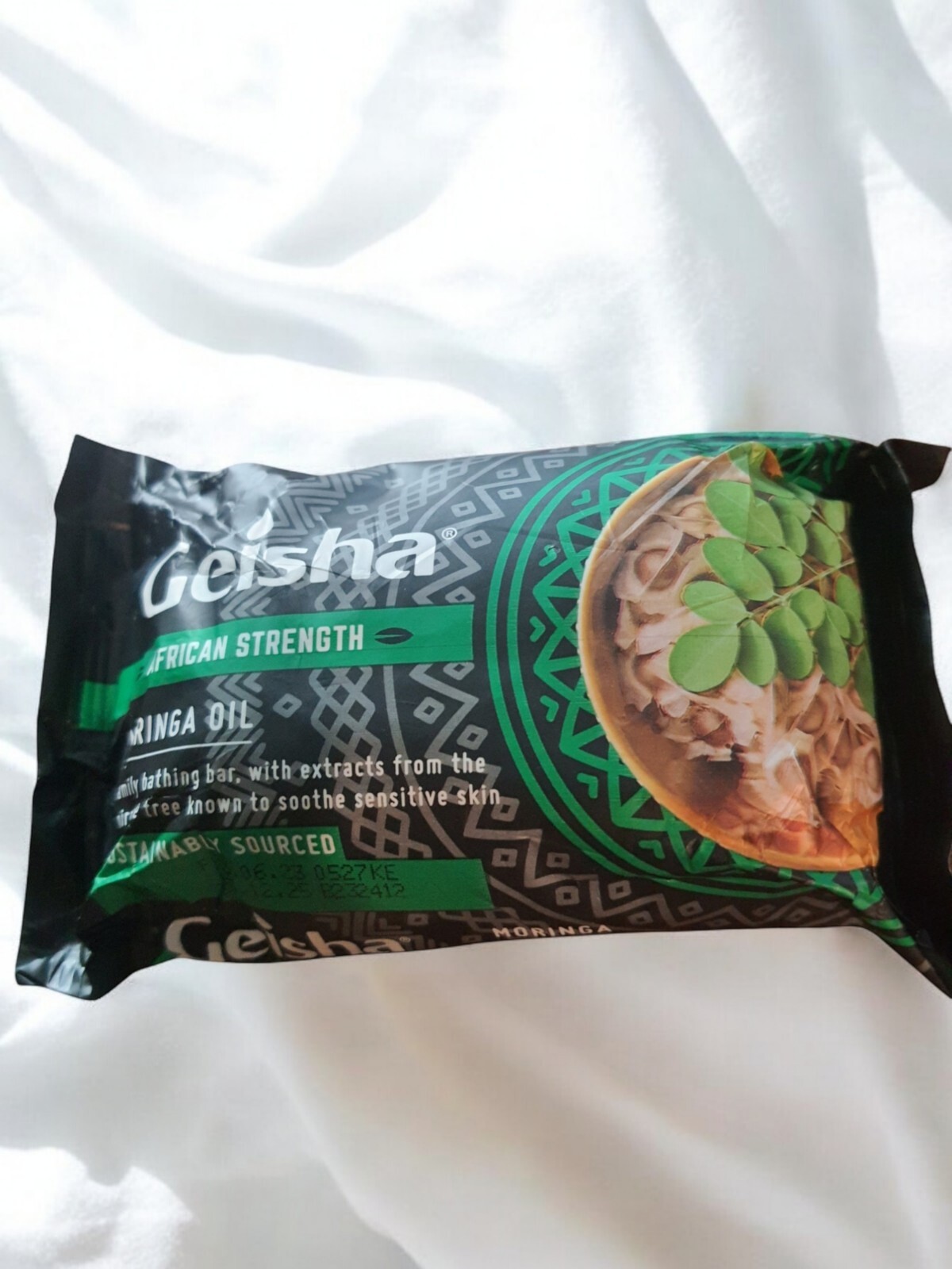 NEW! GEISHA LONG LASTING BAR SOAP MORINGA OIL INFUSED 225G