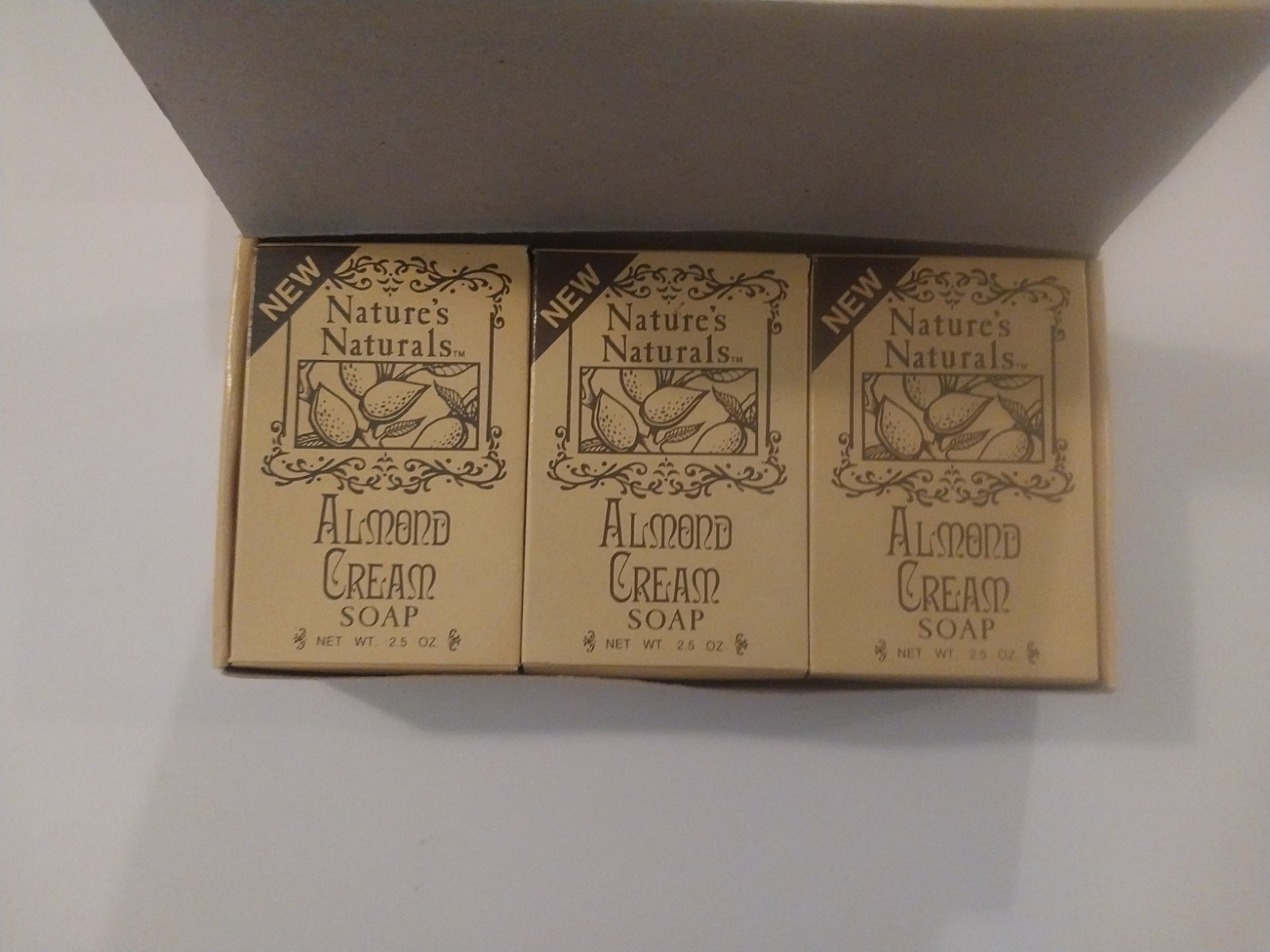 Americore fine soap bars Almond Cream (lot of 6 cakes) Nature’s Naturals