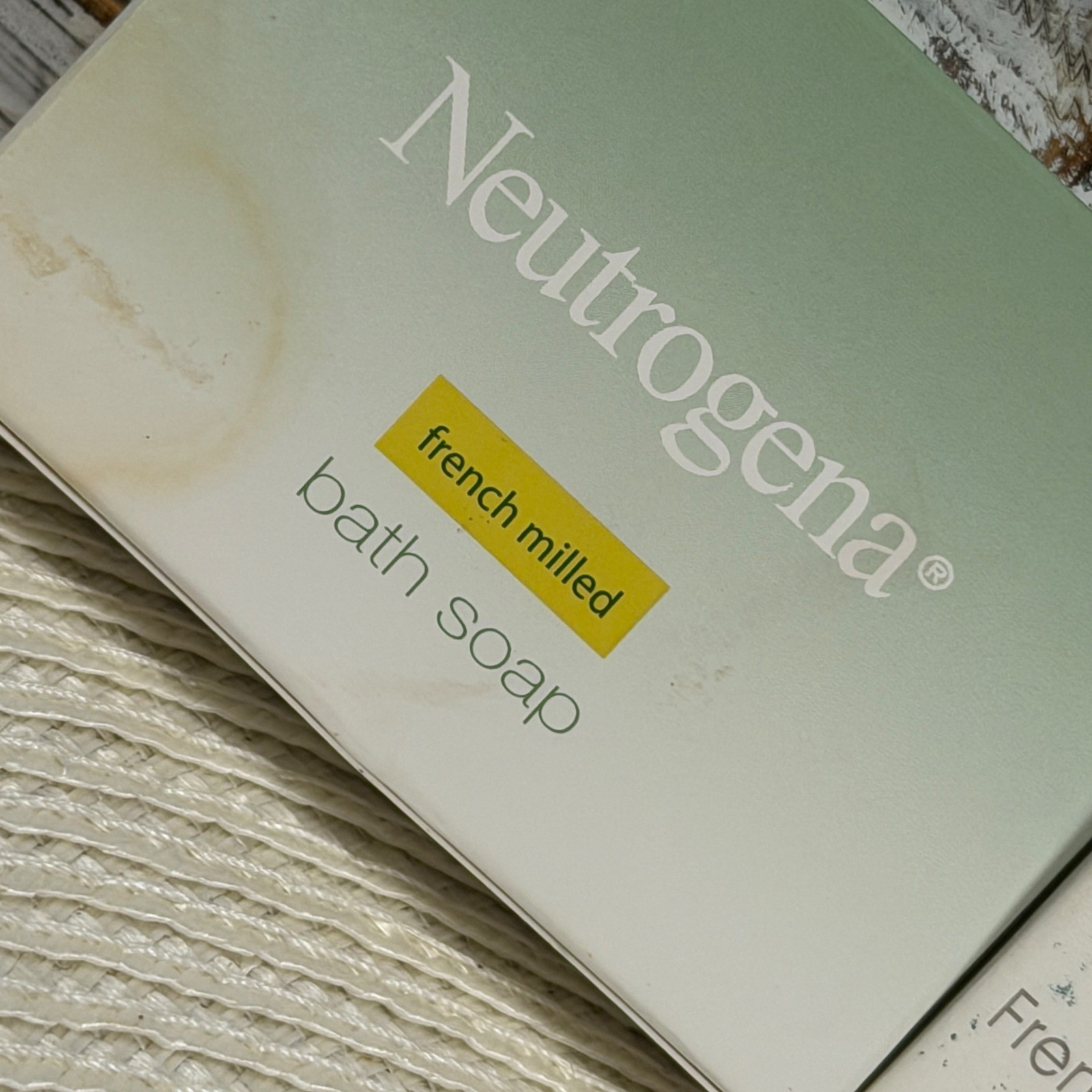 Neutrogena French Milled Bath Soap Vintage 3 Bar Set New Old Stock Collectible
