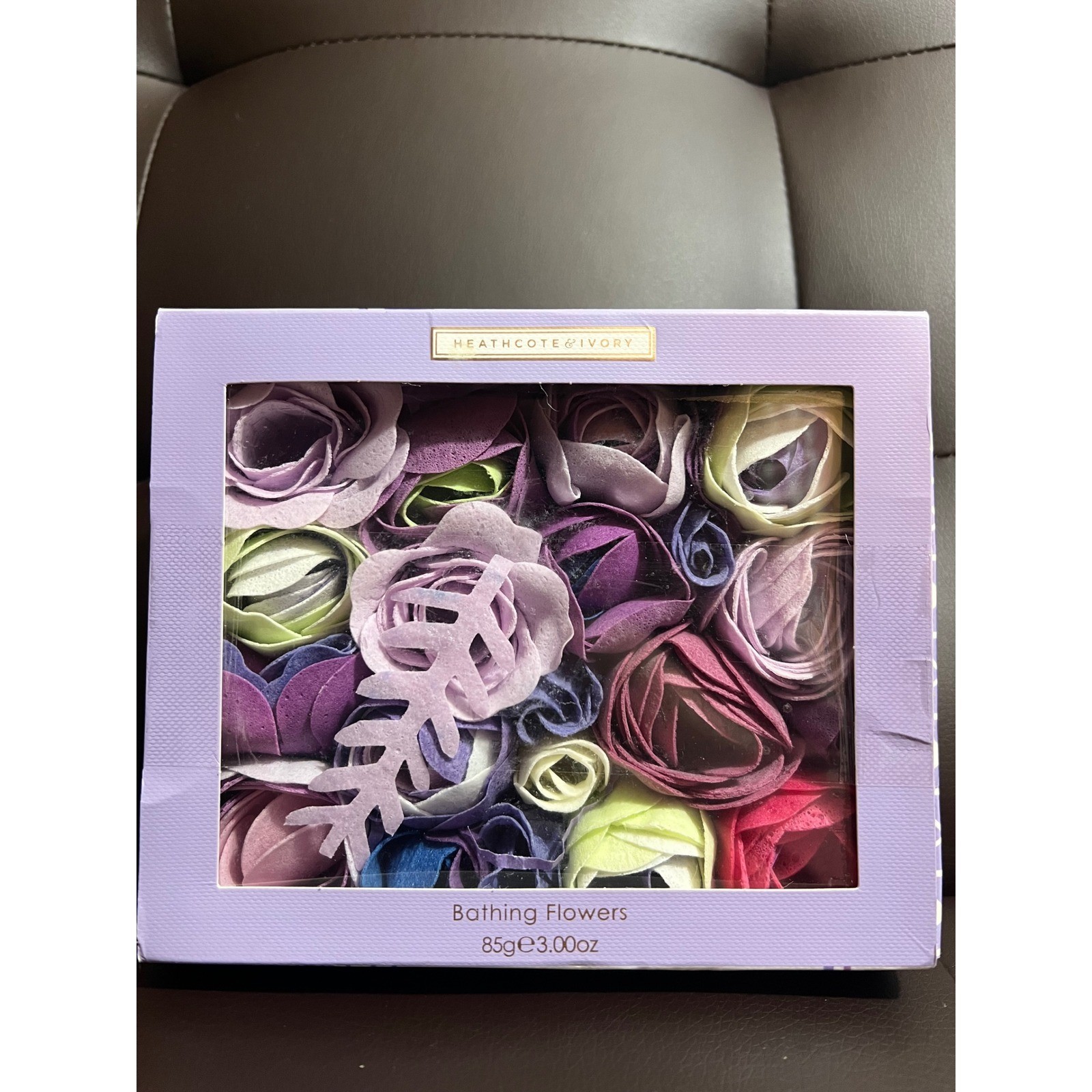 Heathcote & Ivory Lavender Fields Bathing Flowers 85g Soap Petals Gift Box