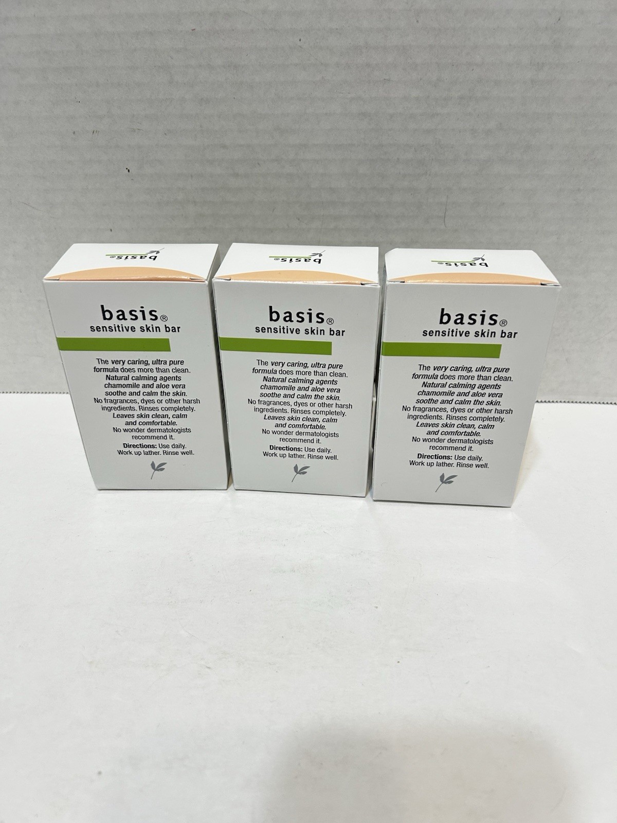 Basis Sensitive Skin Bar Dermatologist Recommended Soothing Cihamomile New 3pk