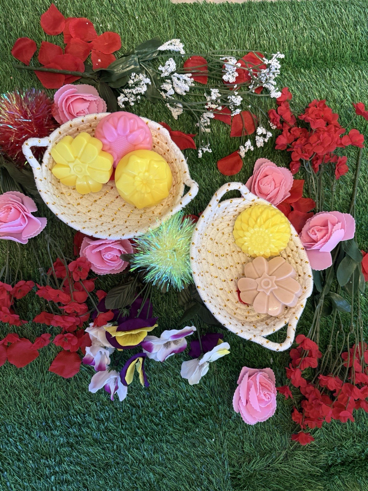 Packet of 3 Multicolor Floral Disc Assorted Soap Set for Body and Hands.
