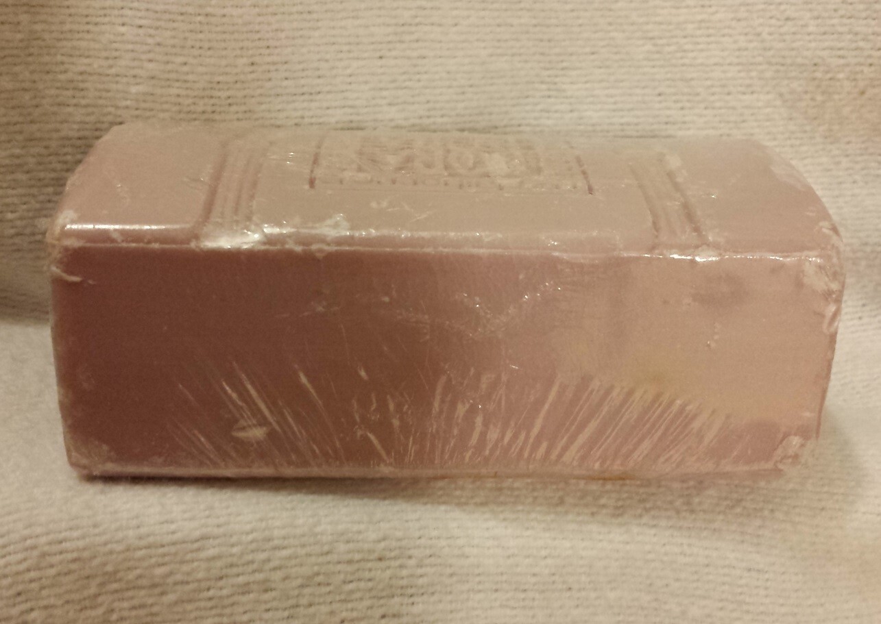 Bora Bora Cleansing Bar Liz Claiborne 5.5 oz Soap Bar Pink + 2 Scrubbies Lot