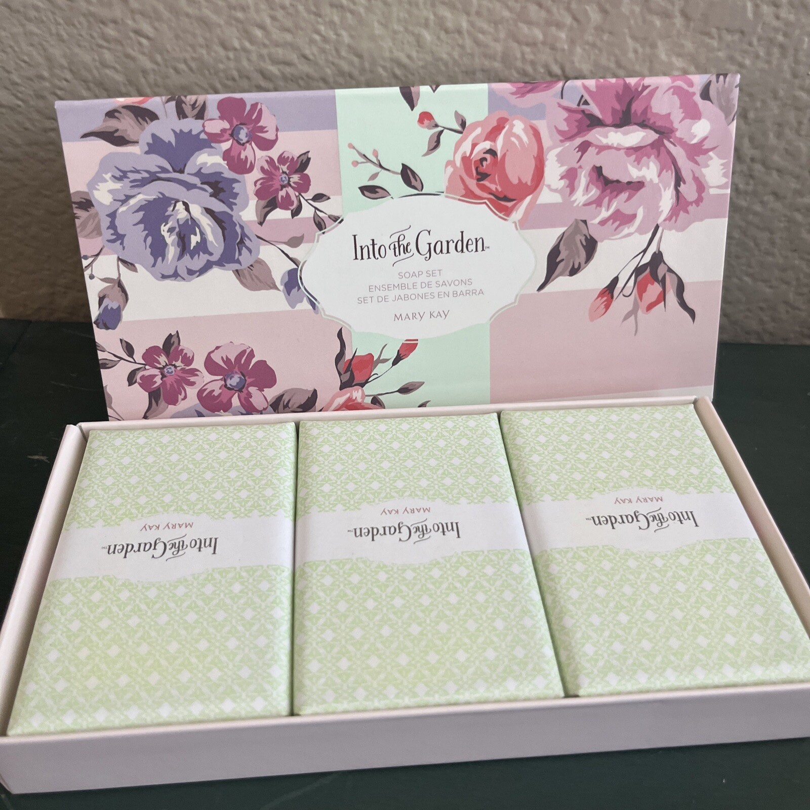 MARY KAY INTO THE GARDEN SOAP SET~3 BARS OF SOAP~DISCONTINUED~FULL SIZE~NIB!