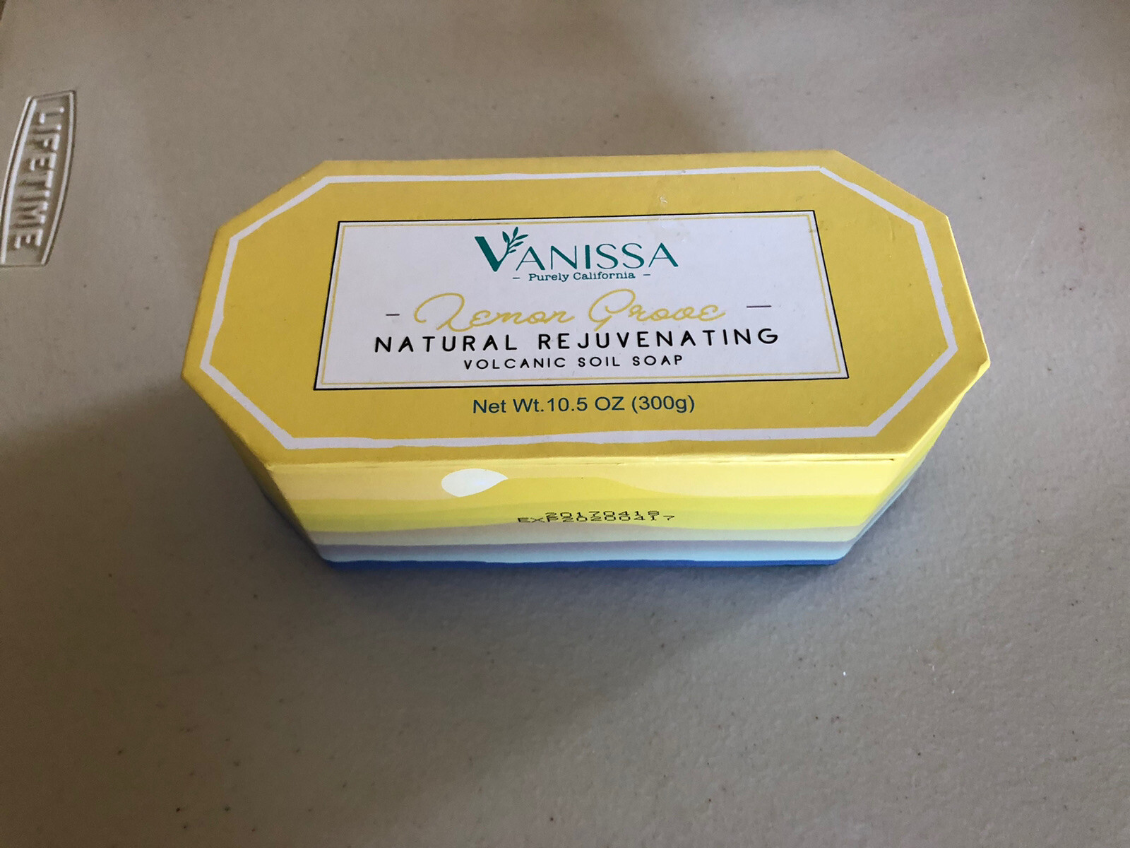 VANISSA LEMON GROVE NATURAL DETOXIFYING VOLCANIC SOIL BATH BAR 10,5 OZ