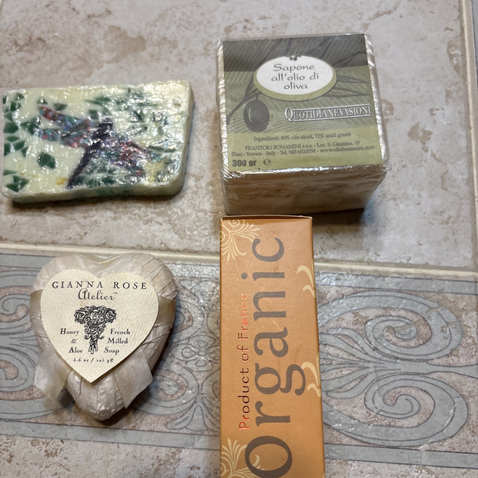 Lot of 4 Sealed Unused Luxury Bar Soaps Honey And Aloe ,olive Oil / Mandarin