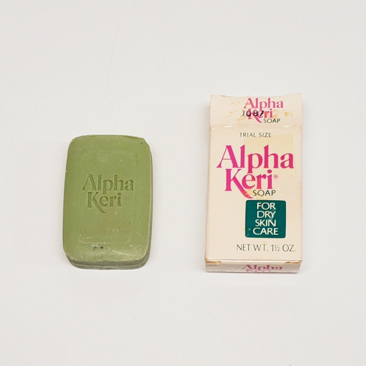 Vintage 80’s Alpha Keri Moisturizing Dry Skin Care Bar Soap 1.5oz – Green- Rare