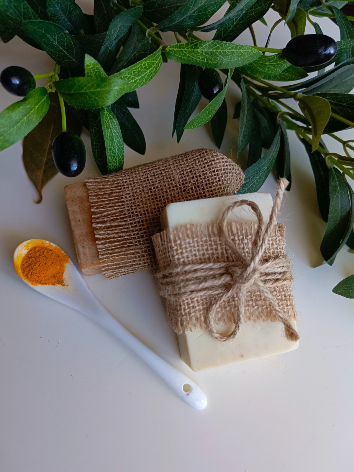 Set of 2 Handmade Soaps – Laurel Oil & Turmeric Natural Bars