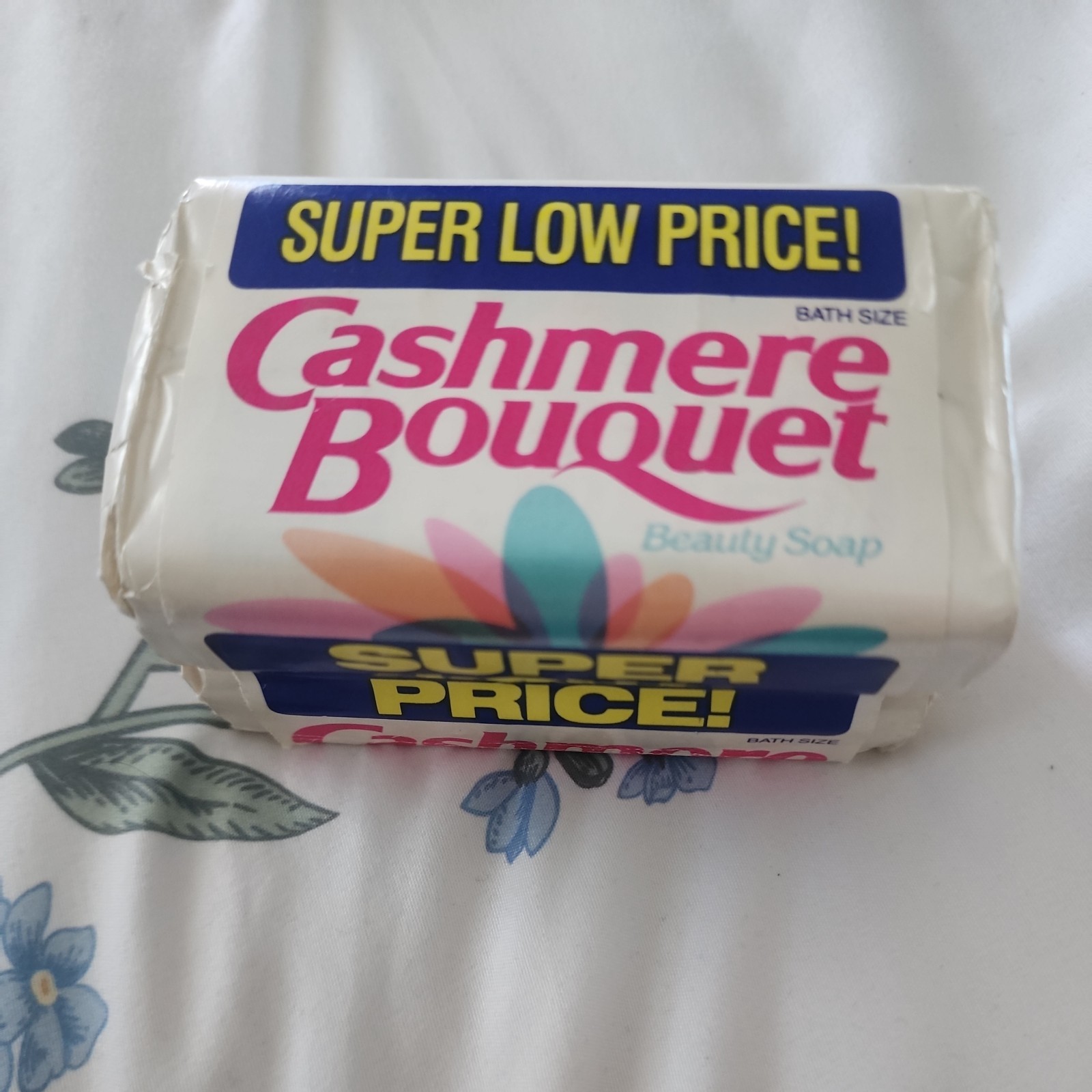 2 Bars Vintage NOS Cashmere Bouquet 4.5oz Mild Beauty Soap Bath Size #A271