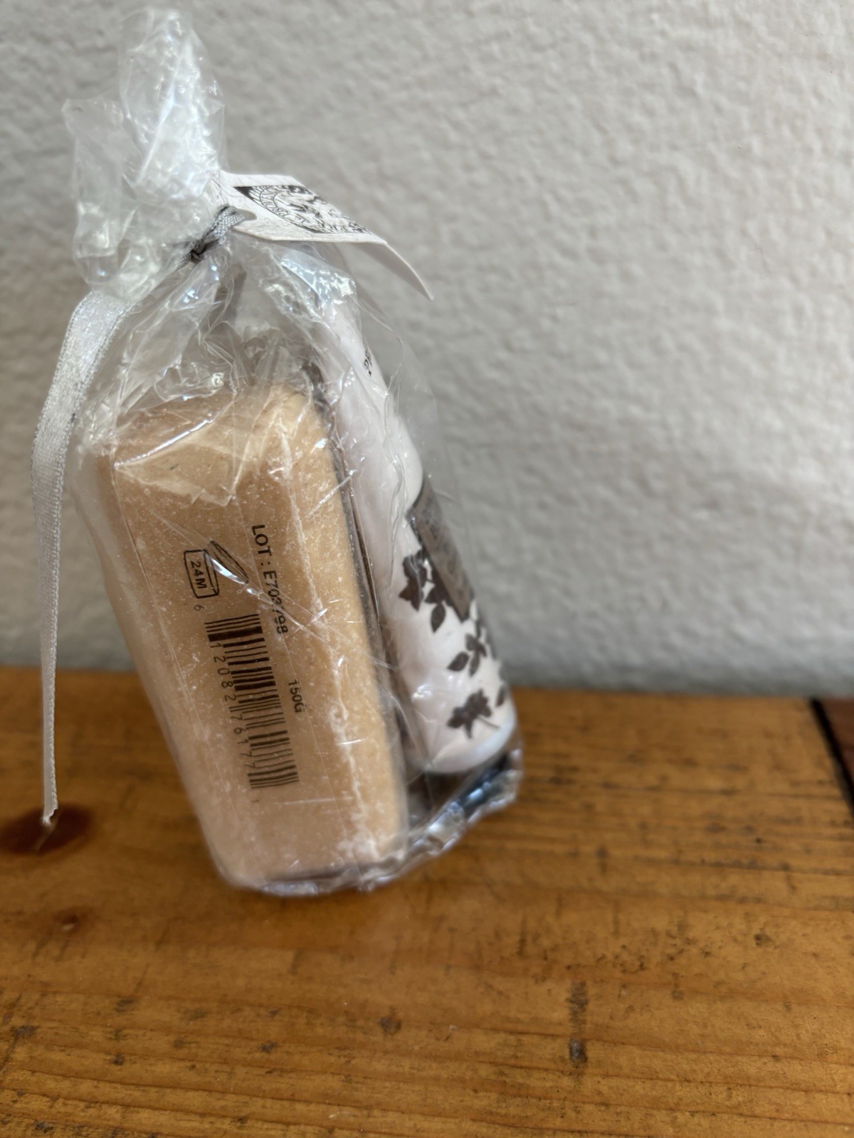 Pre de Provence Quad-milled French soap Honey Almond And Hand Cream Gift Bag