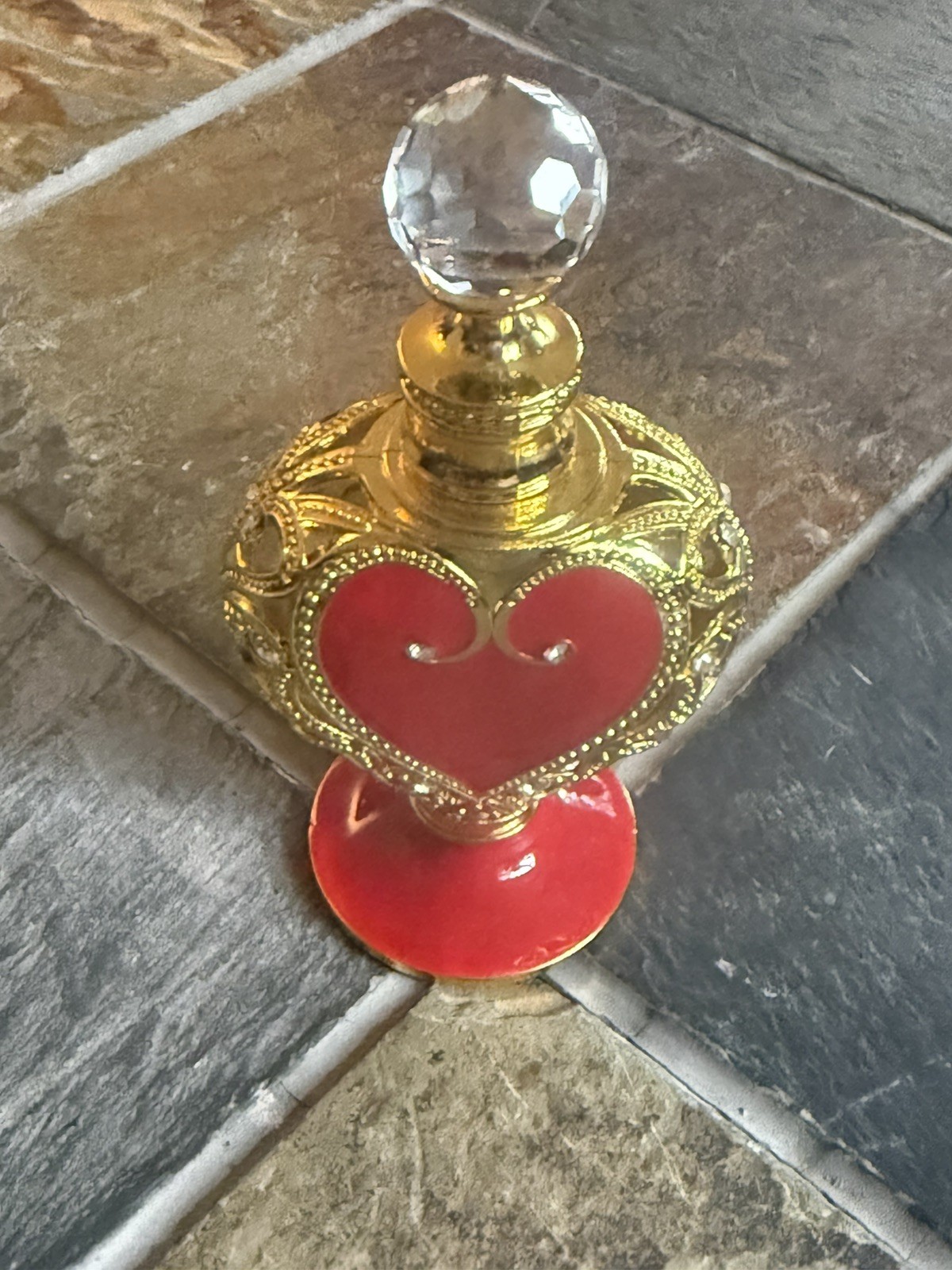 12ml Vintage Love Heart Empty Metal Perfume Bottle Refillable Aromatherapy oils