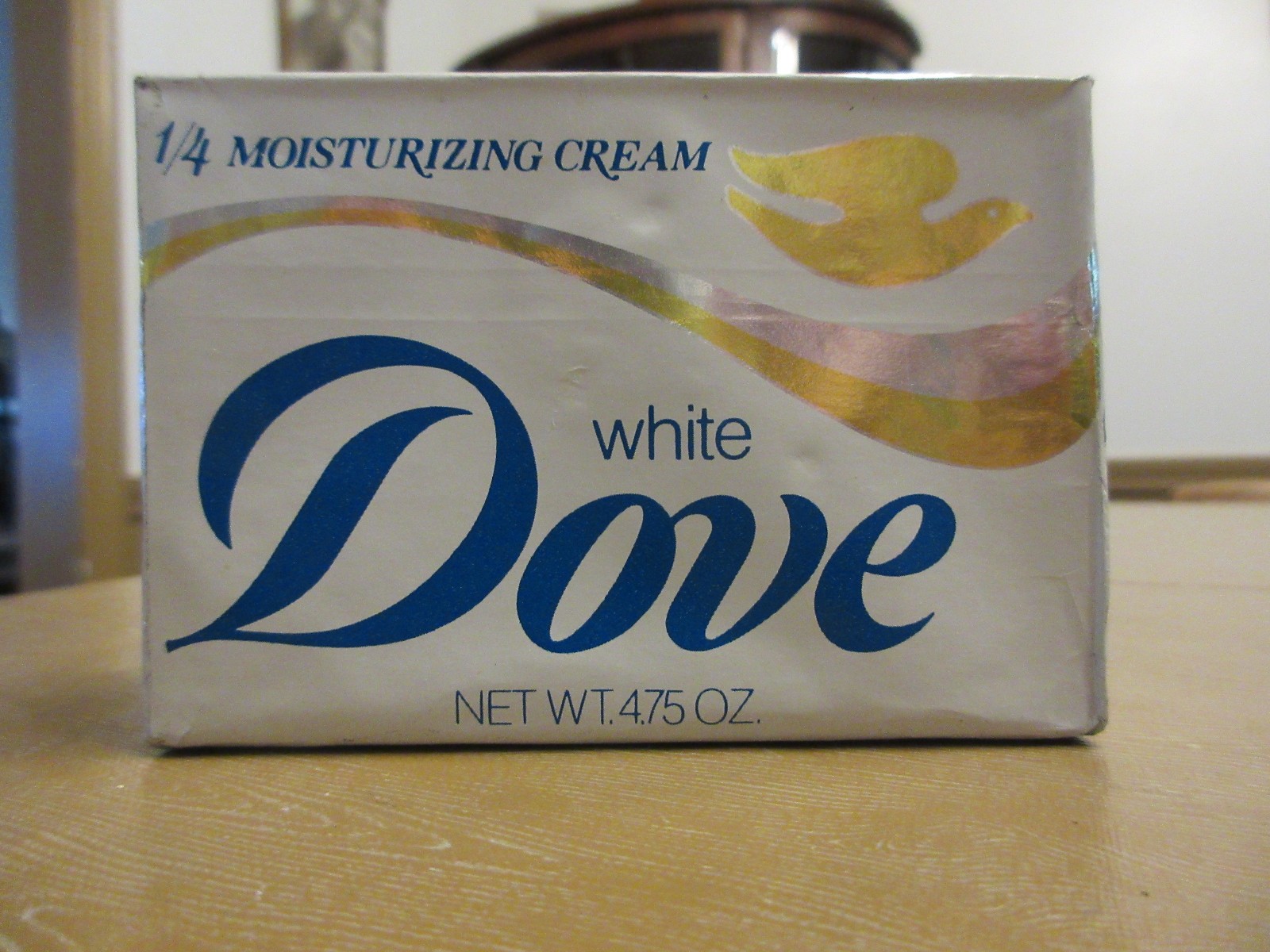 Older DOVE WHITE 1/4 MOISTURIZING CREAM BATH SIZE SOAP BAR 4.75 oz (NOS)