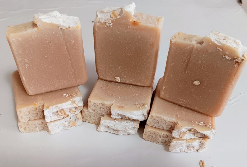 Honeycomb Oatmeal Cold Process Soap |Raw Honey, Chamomile, Oatmeal and Beeswax