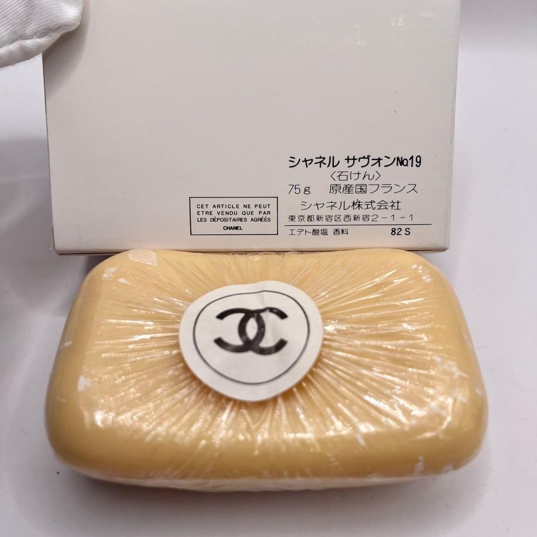 CHANEL Savon No. 19 75g & Eau de Toilette 19ml Set Ships from Japan