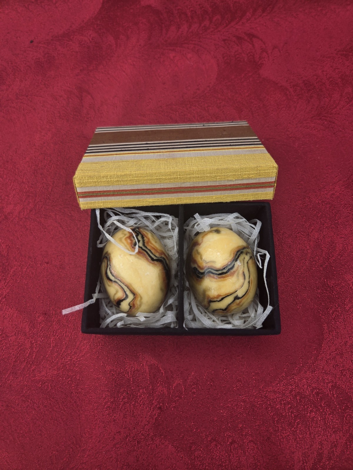 UNNA & CO Exotic Herbal Soap Set in Hand-Woven Thai Silk Box Gift Set Marbled
