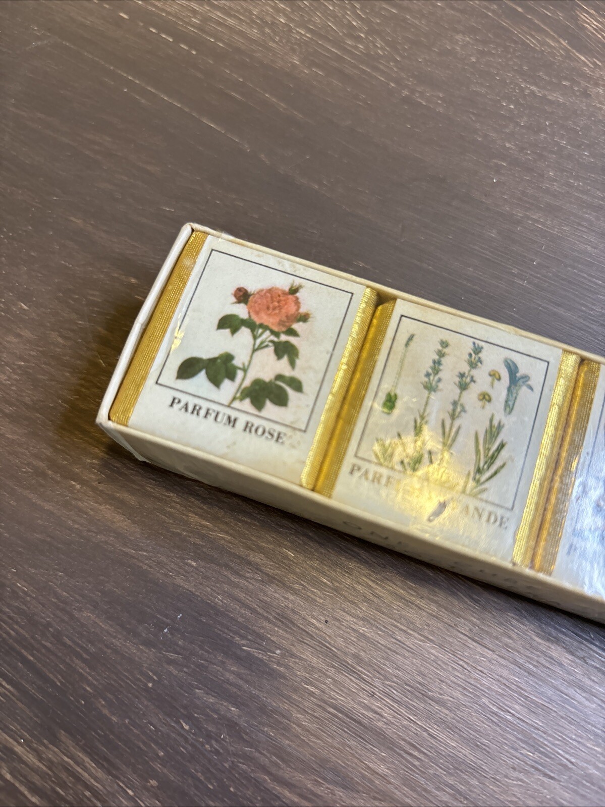 The Fragrance of an English Country Garden Assorted Soap Set of 6 (9 oz total)