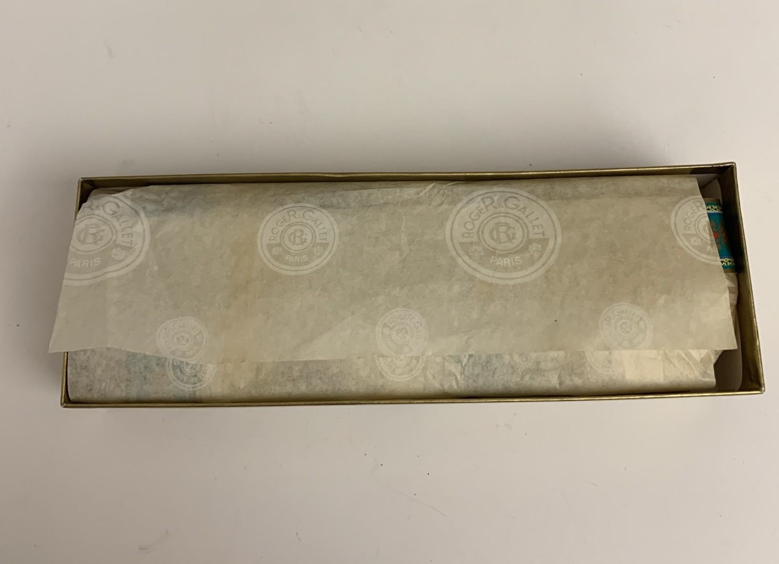 (1) ROGER & GALLET VETYVER VETIVER SOAP THREE 3.5 Oz DISC Bars Wrapped View
