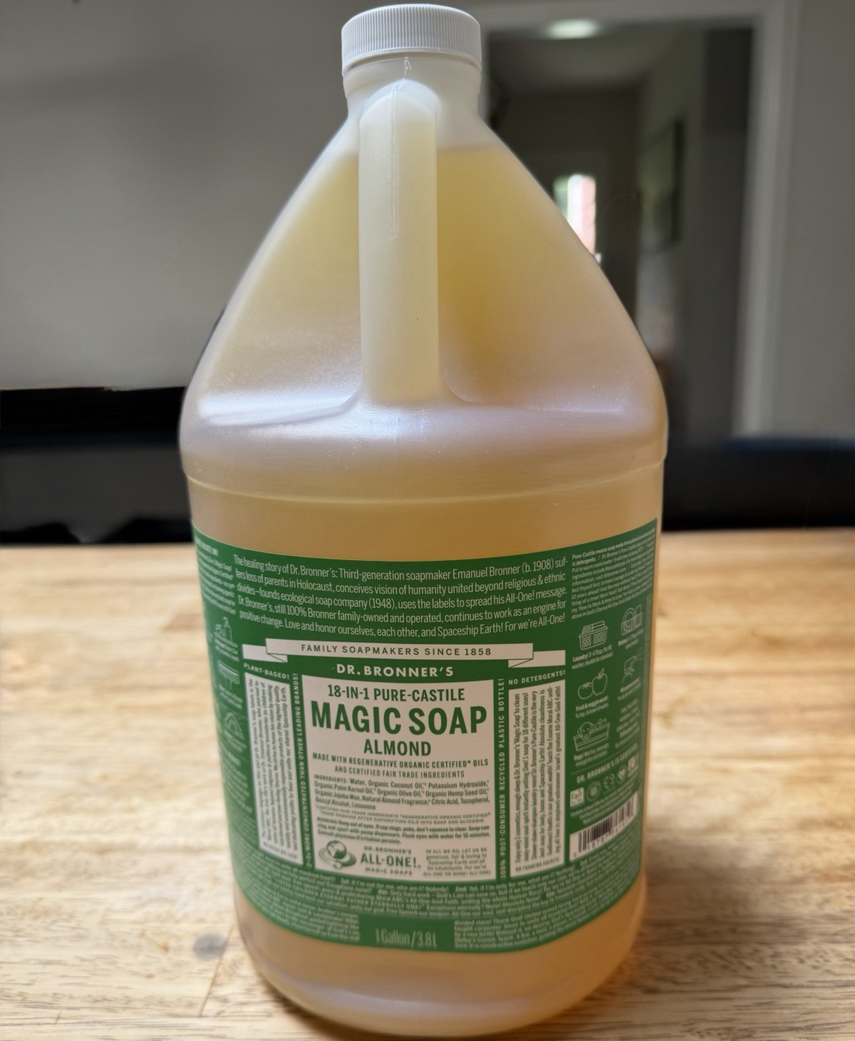 Dr. Bronner’s 18-in-1 Pure-Castile Castile Soap Almond Scent 1 Gallon 3.8L