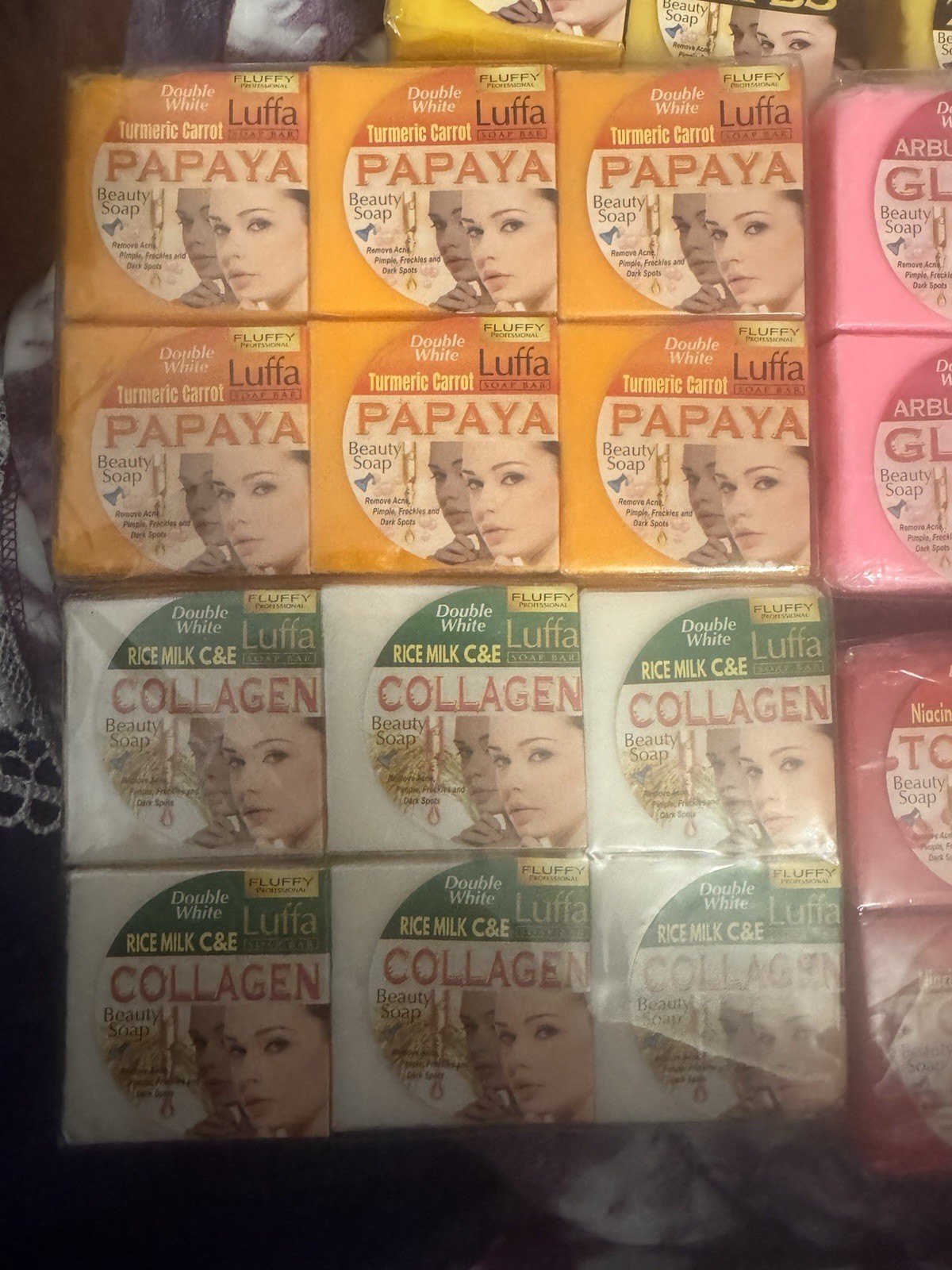 This Soap Contains Papain Gold 24K and Niacinamid B3.. pack of 4