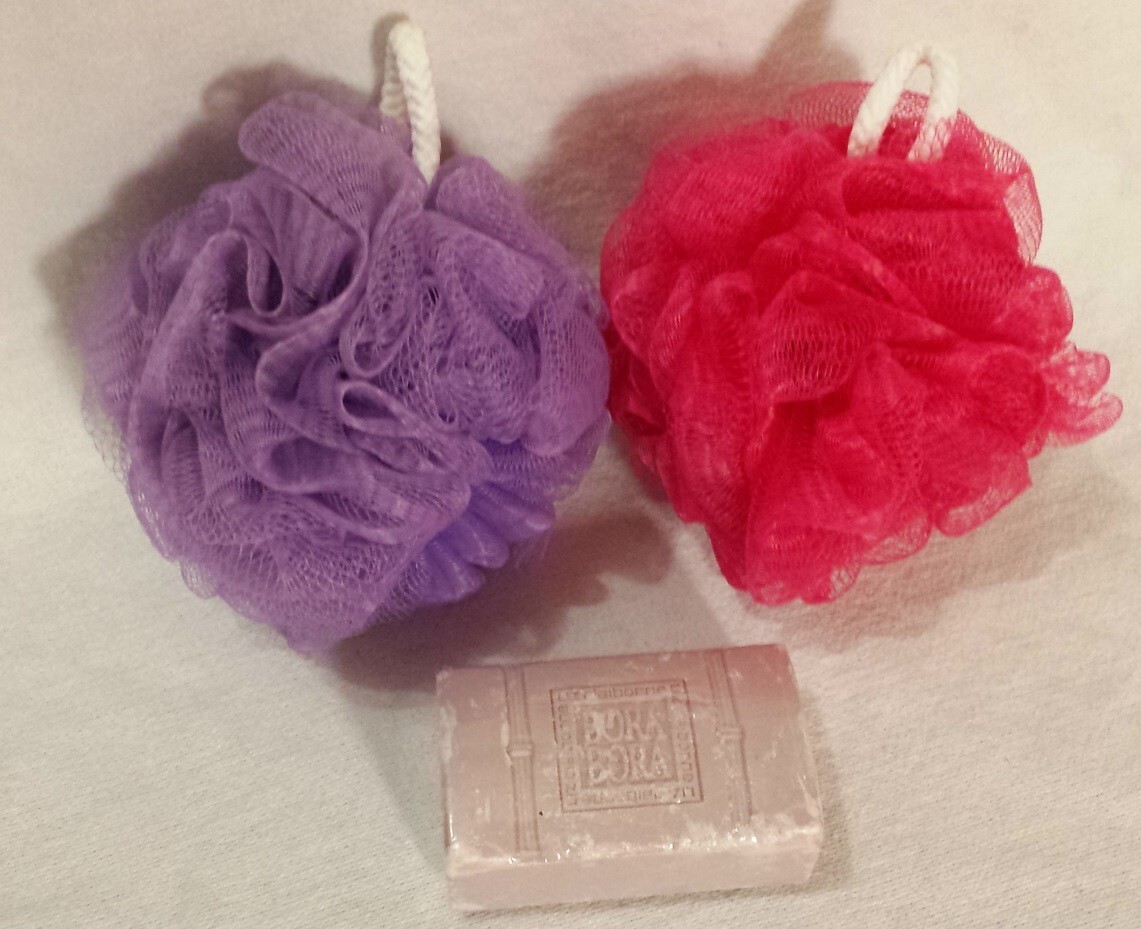 Bora Bora Cleansing Bar Liz Claiborne 5.5 oz Soap Bar Pink + 2 Scrubbies Lot