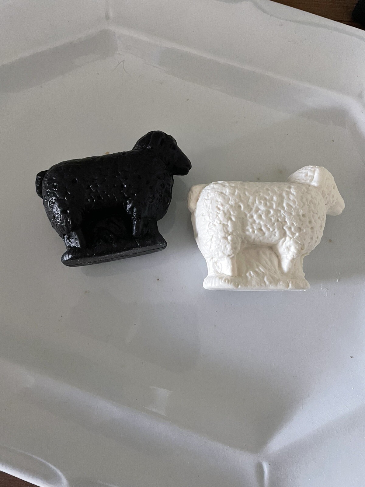 GIANNA ROSE ATELIER FRENCH MILLED FARMHOUSE SOAP BLACK SHEEP & WHITE SHEEP