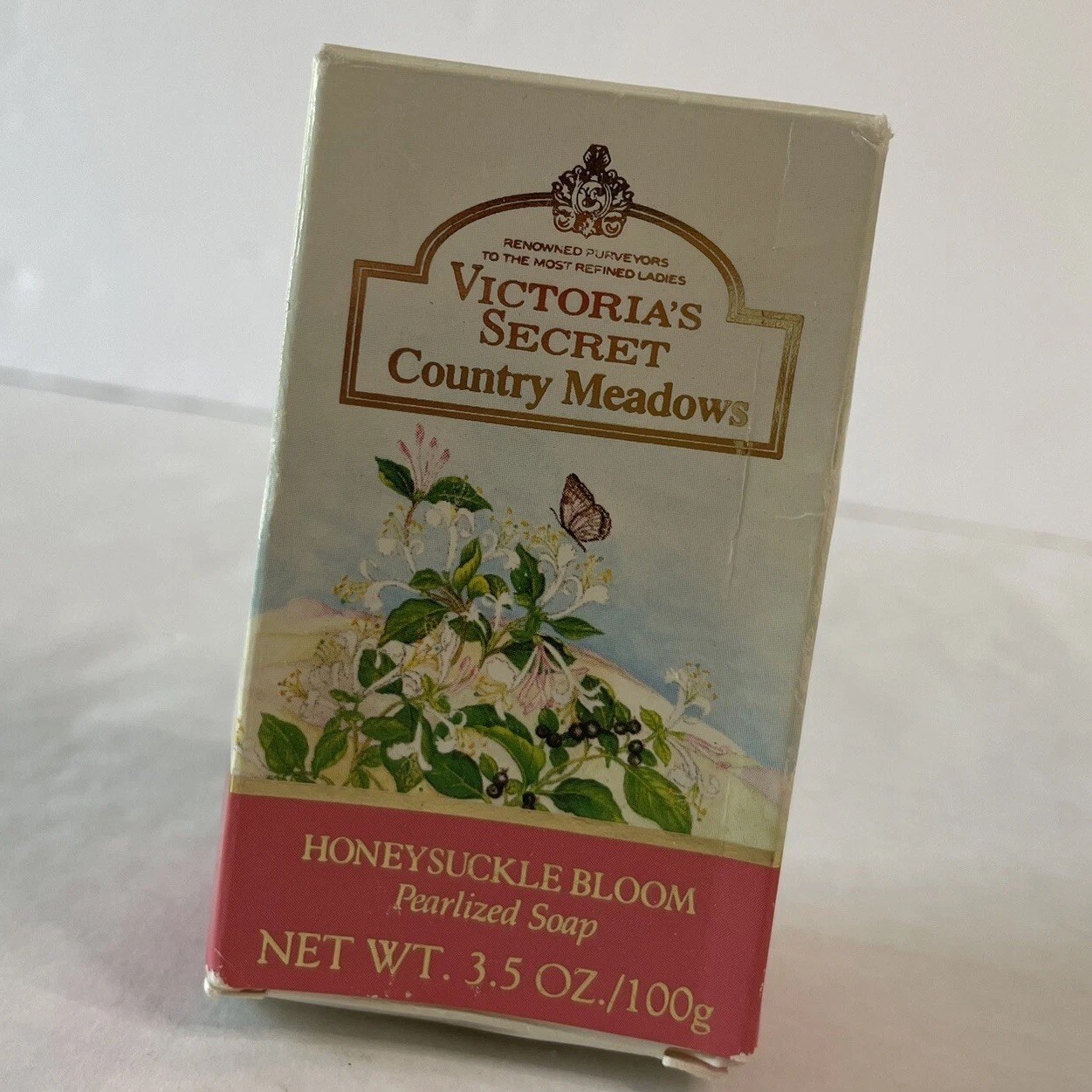 Victoria’s Secret Country Meadows Honeysuckle Bloom Pearlized Bar Soap 3.5 Oz