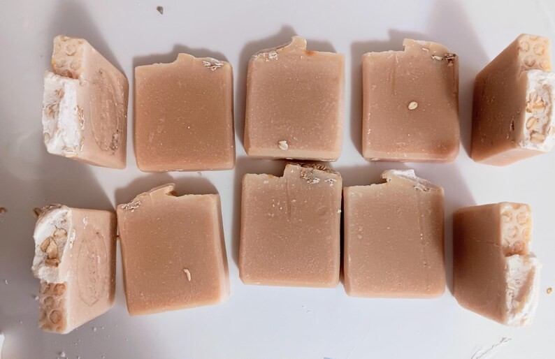 Honeycomb Oatmeal Cold Process Soap |Raw Honey, Chamomile, Oatmeal and Beeswax