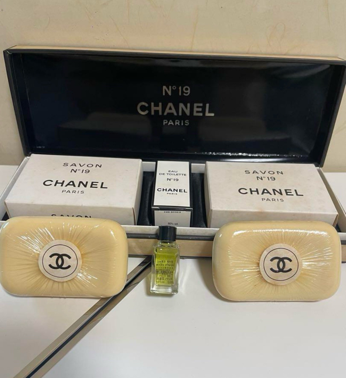 CHANEL Savon N°19 75g 2 pieces body soap+EDT Brand new, unused, ships from Japan