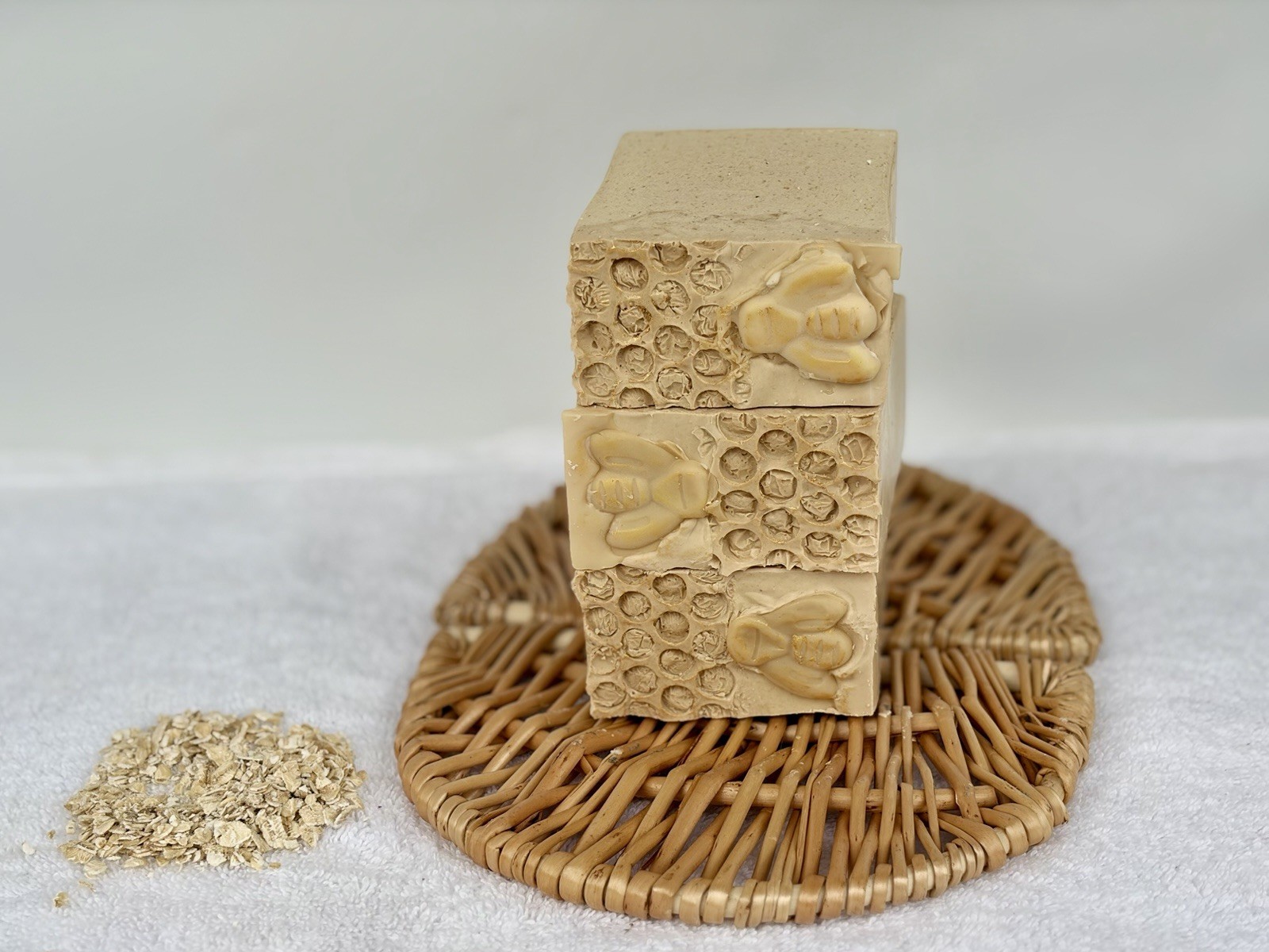 Natural soap Cold process goat’s milk, oats and honey Body and face 5-6 Onz