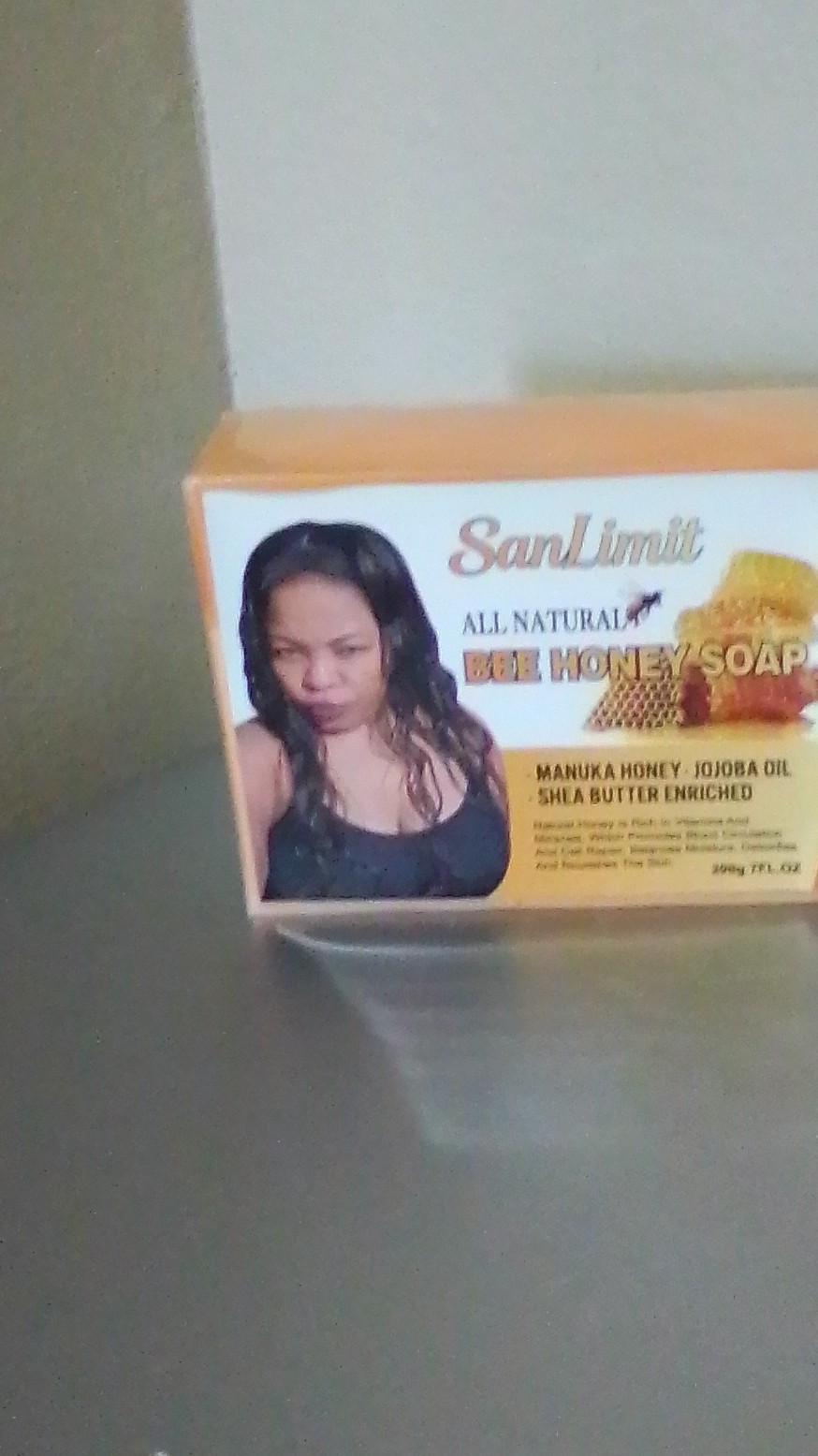 SanLimit All Natural Manuka Honey Jojoba Oil Shea Butter Face & Body Soap 200g