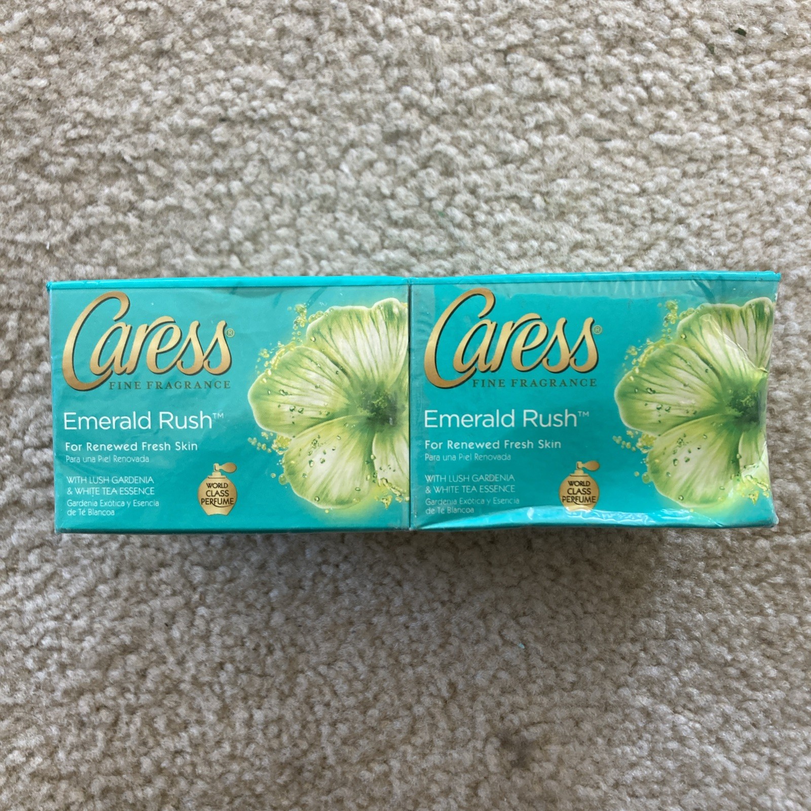 Caress Emerald Rush Lush Gardenia & White Tea Essence Scent 6 4oz Bars – NOS