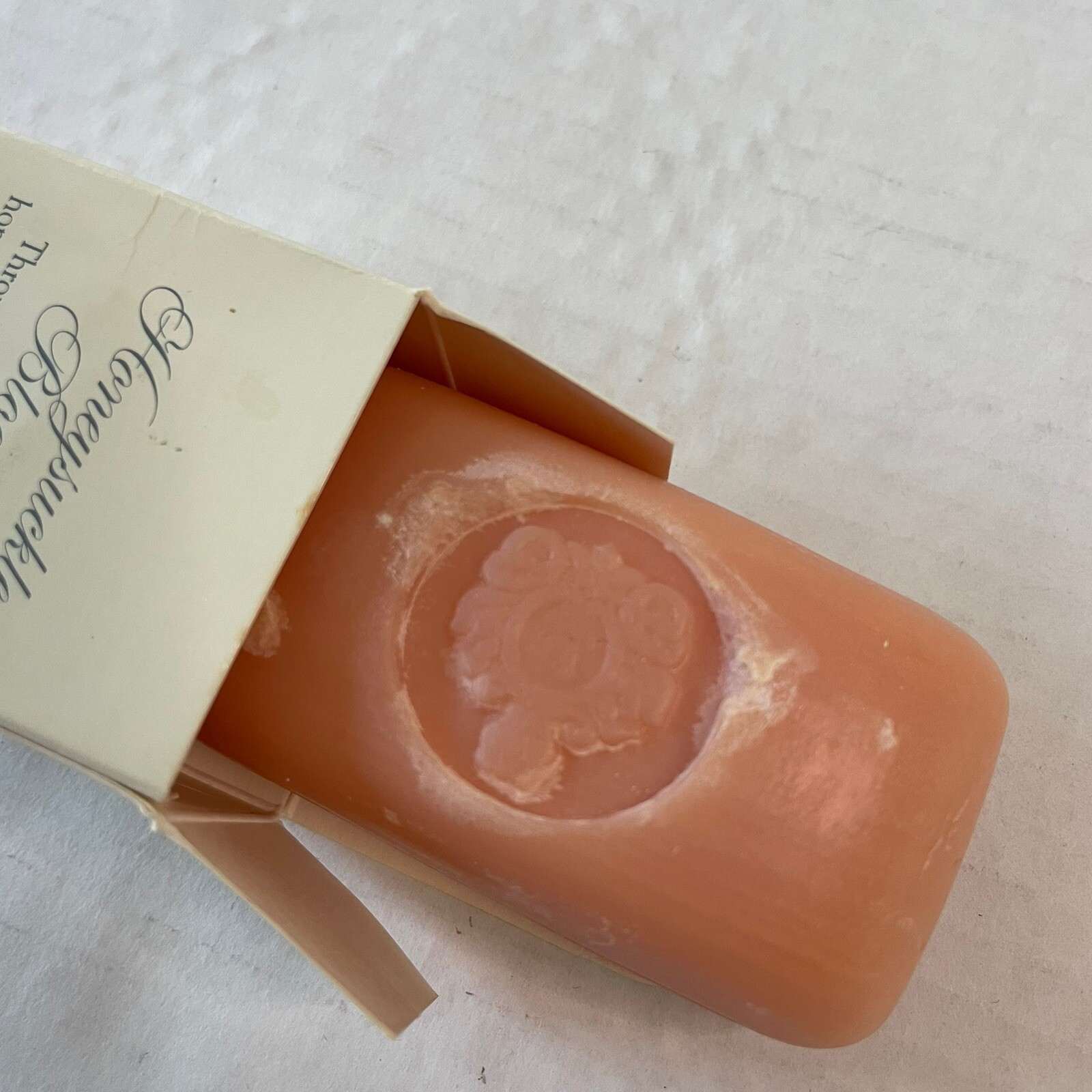 Victoria’s Secret Country Meadows Honeysuckle Bloom Pearlized Bar Soap 3.5 Oz