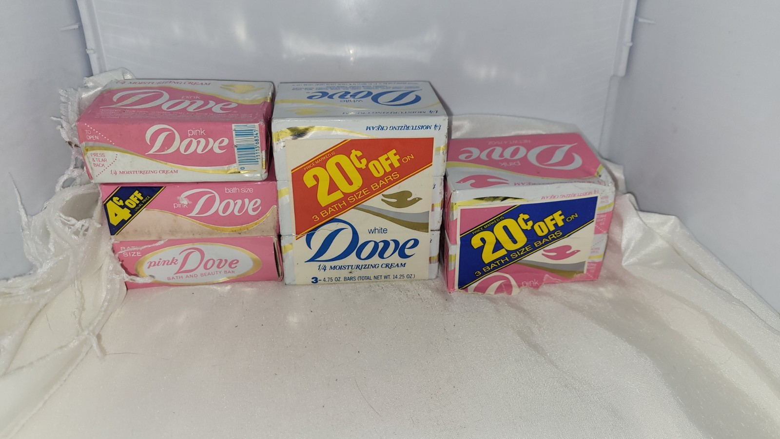 Vintage Dove Beauty Bars, Both Pink and White! 1/4 Moisturizing Cream~ 8 Bars