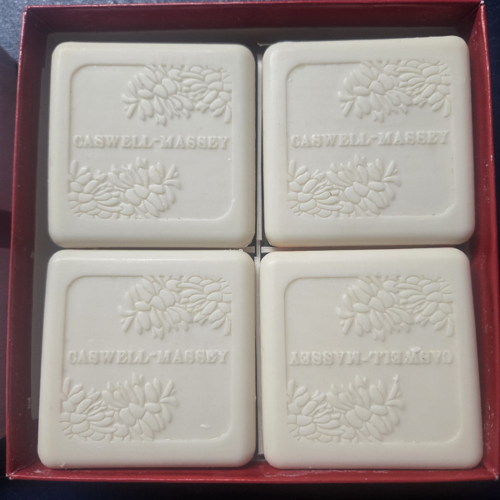 CASWELL MASSEY Winter White Fragranced Guest Soap Set Box 4 Bars Luxury Gift