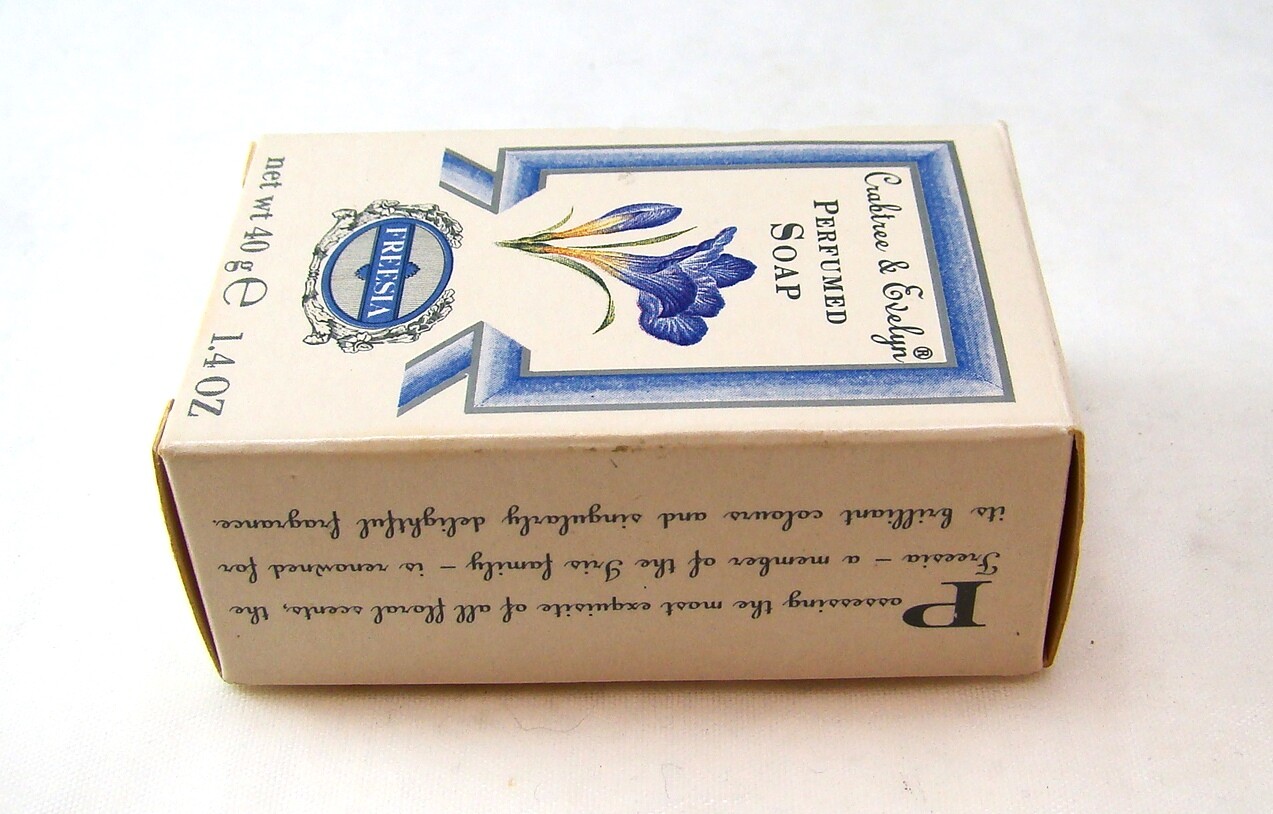 Crabtree & Evelyn FREESIA Soap Bar 40 g 1.4 oz NEW NIB imp RARE, VINTAGE