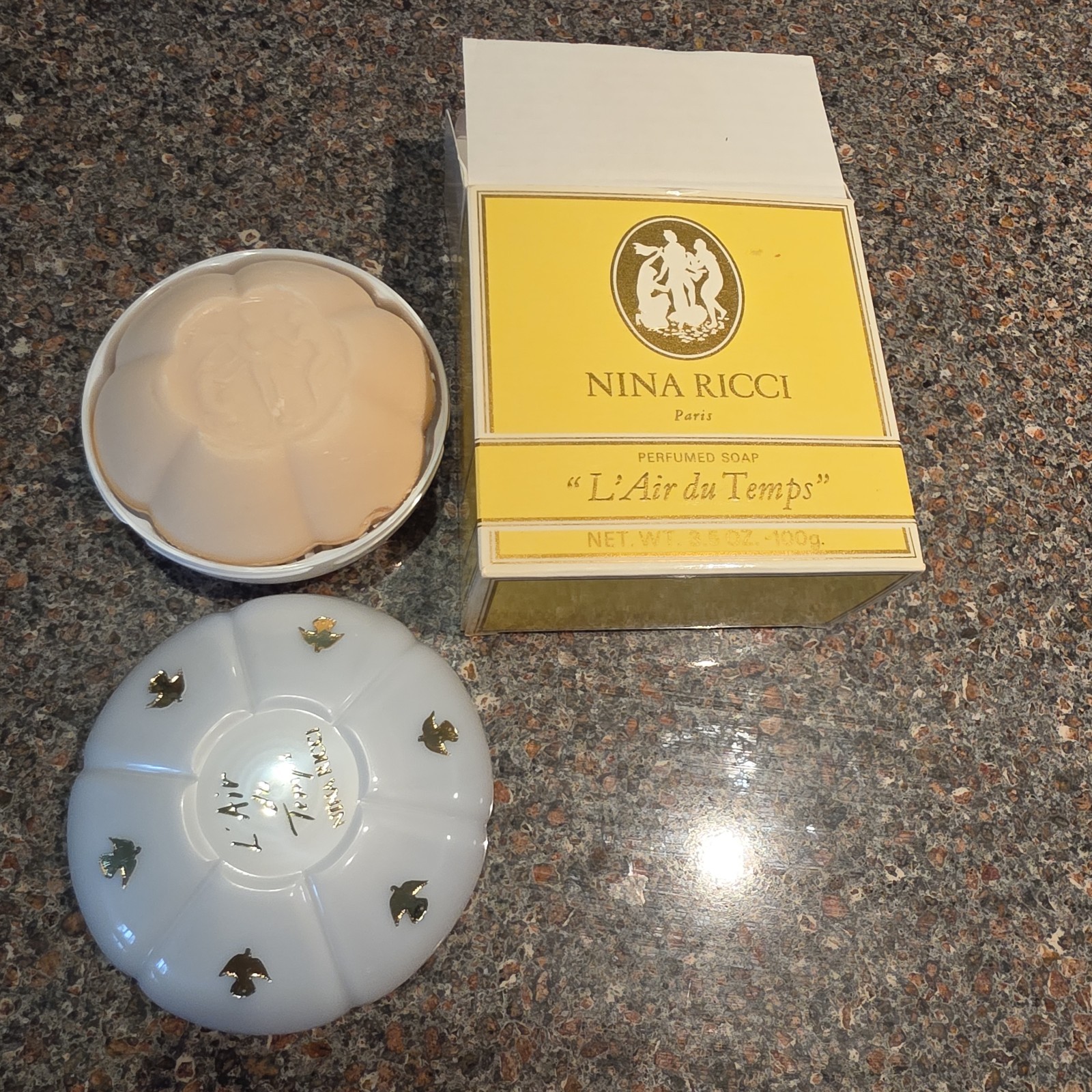 Nina Ricci L’air Du Temps Perfumed Soap 100G 3.5 Oz Paris France Bar Soap In Box