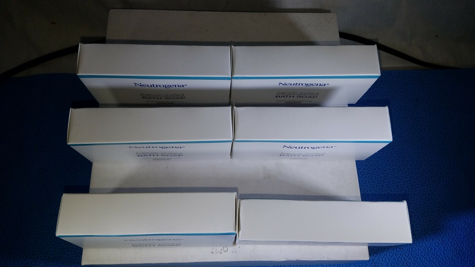 Lot of 6 Brand New NEUTROGENA French Milled BATH .8oz Soap Boxed Fresh