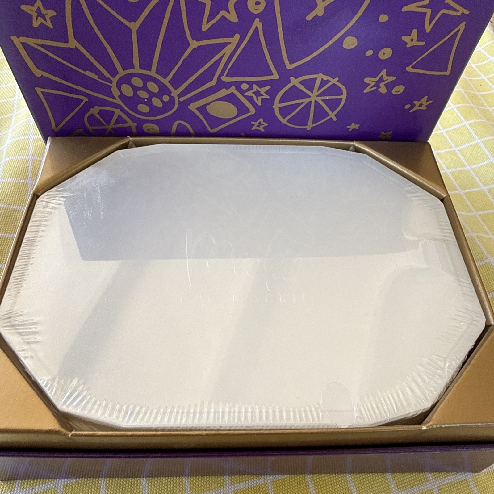 Vintage Mackie 5.3 oz/ 150 g Luxurious dusting powder by Bob Mackie New sealed
