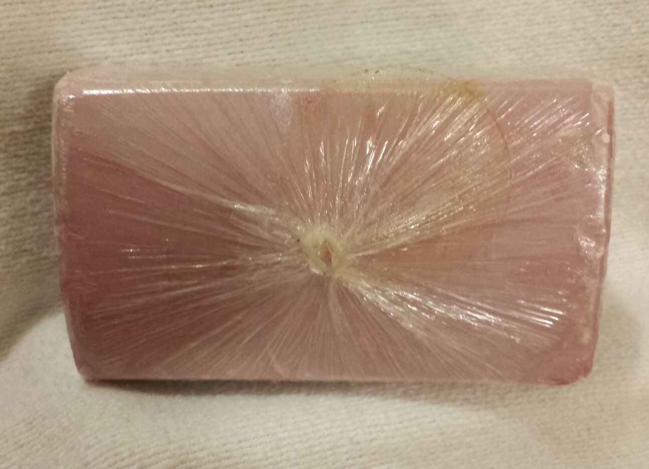 Bora Bora Cleansing Bar Liz Claiborne 5.5 oz Soap Bar Pink + 2 Scrubbies Lot