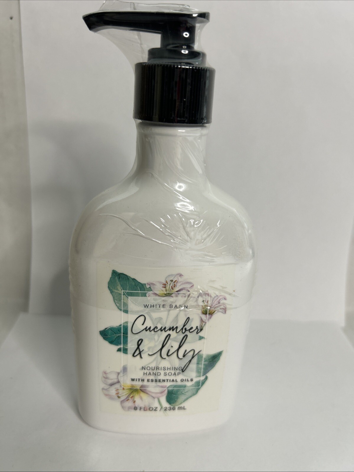 Bath & Body Works Cucumber & Lily Nourishing Hand Soap With Essential Oils