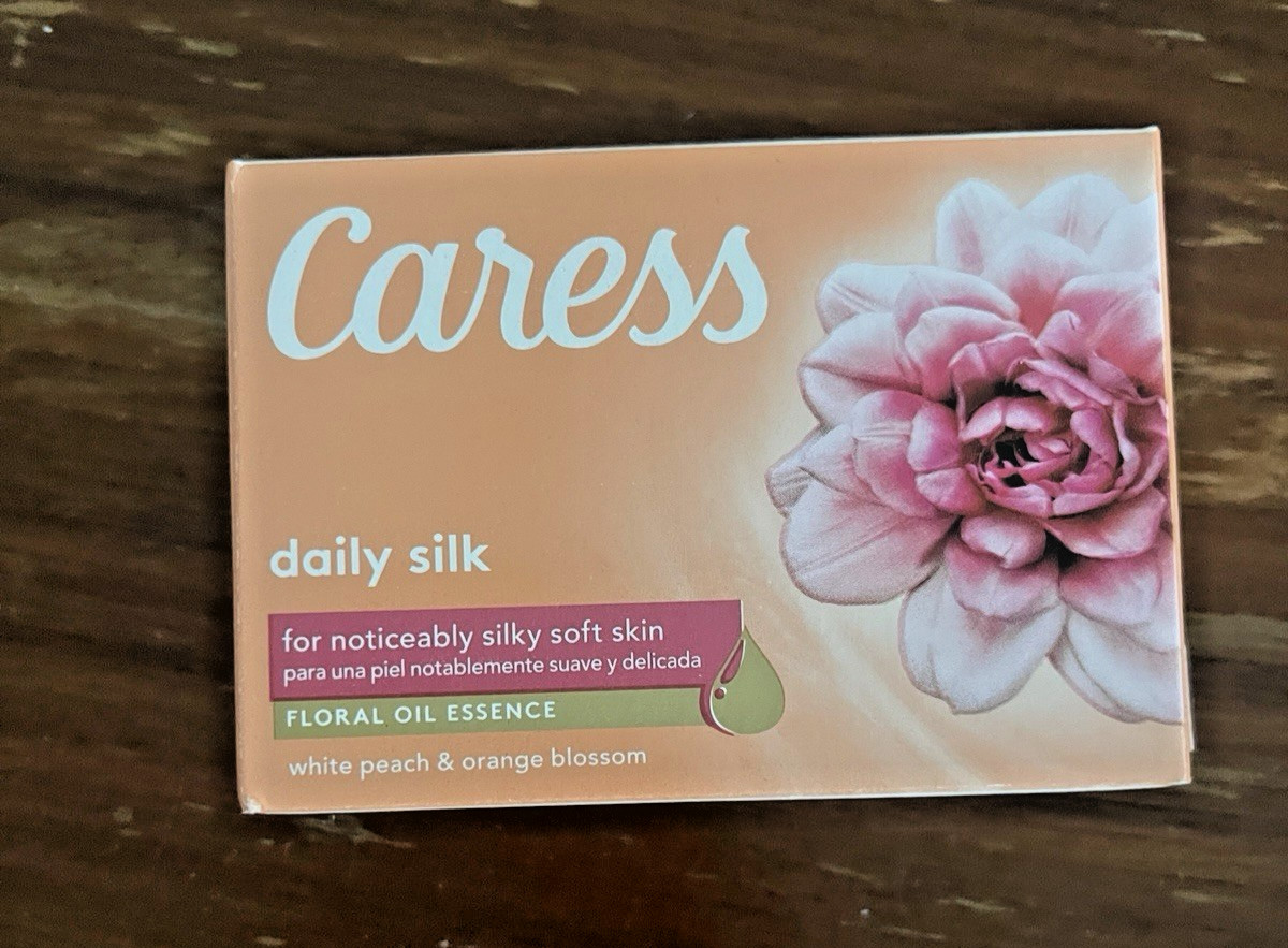 Caress Daily Silk Bar Soap Floral Essence 3.75oz White Peach & Orange Blossom