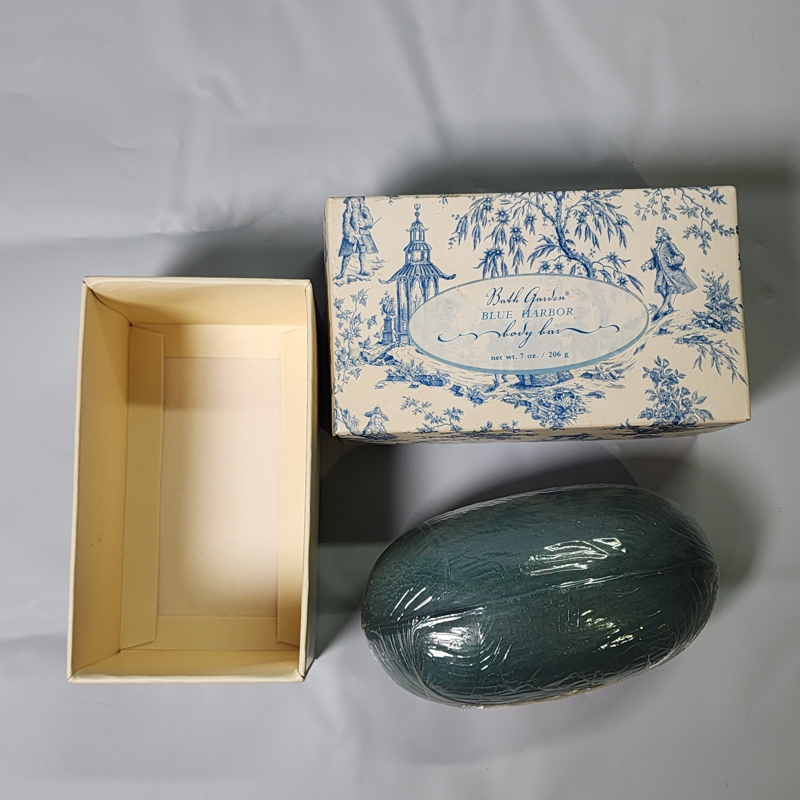 Bath Garden Blue Harbor Women’s White/Blue Rectangular Body Bar Soap 7 oz. NOS