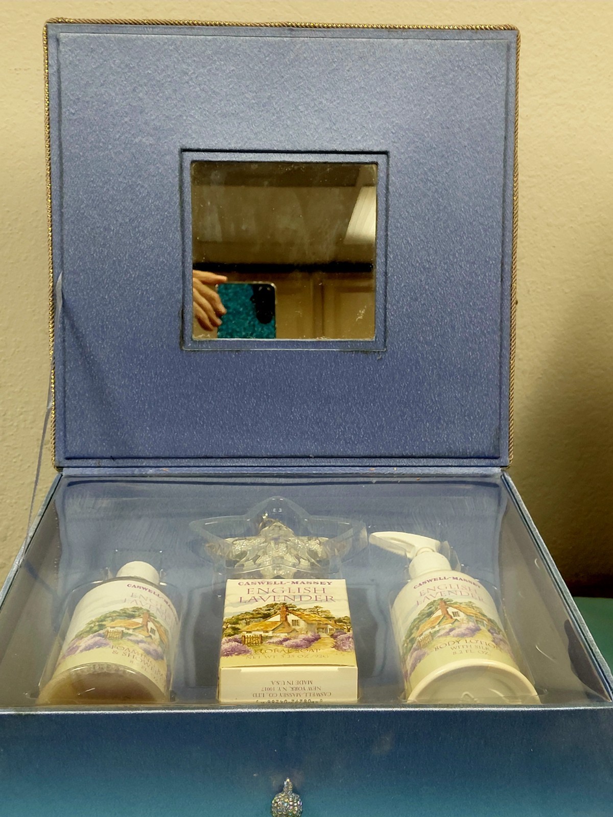 Caswell-Massey English Lavender Holiday Gift Set Soap Shower Gel Body Lotion NIB