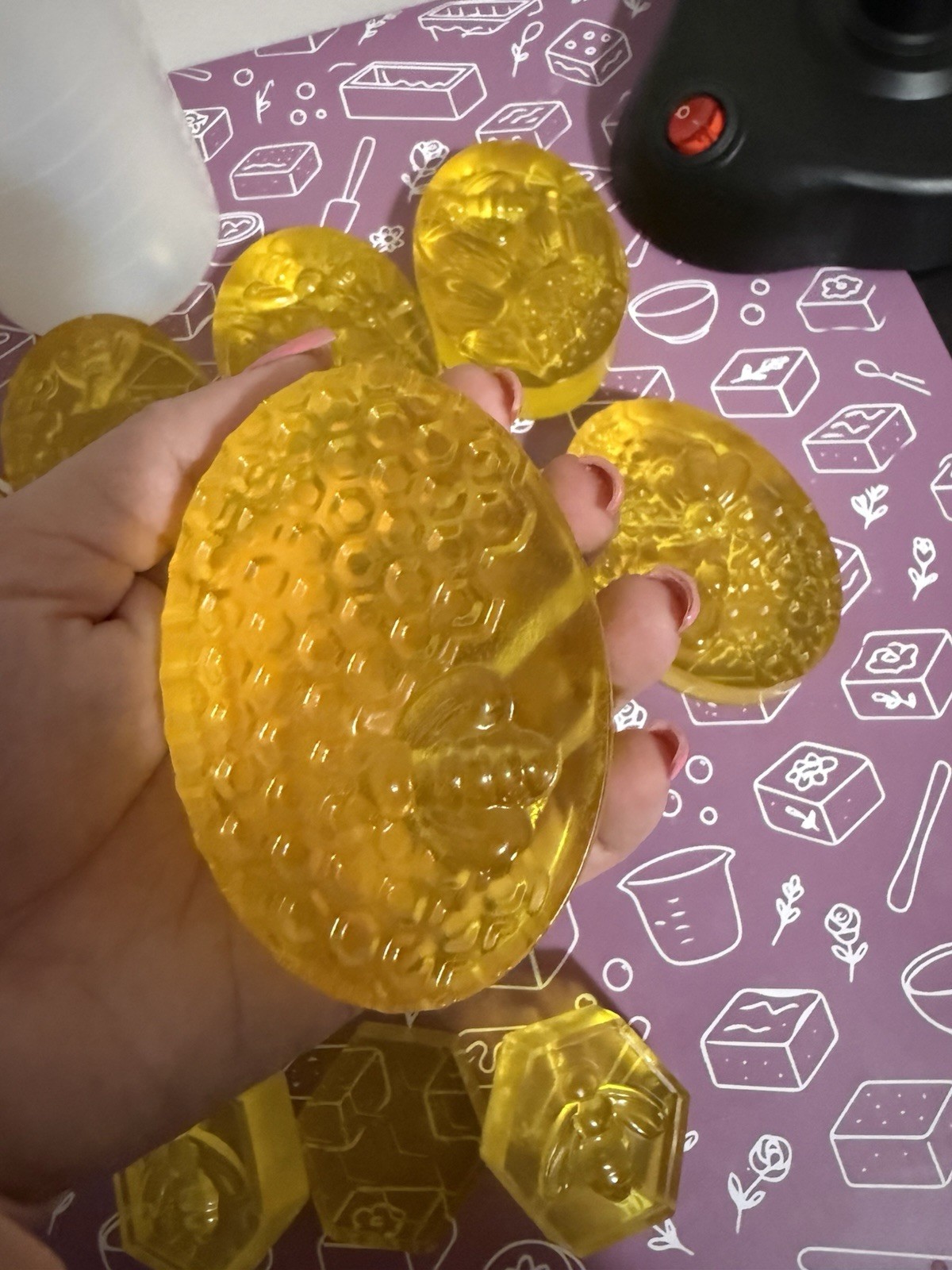 Translucent Yellow Honeycomb Bee Oval Body Bar Soap for Men & Women, Hands