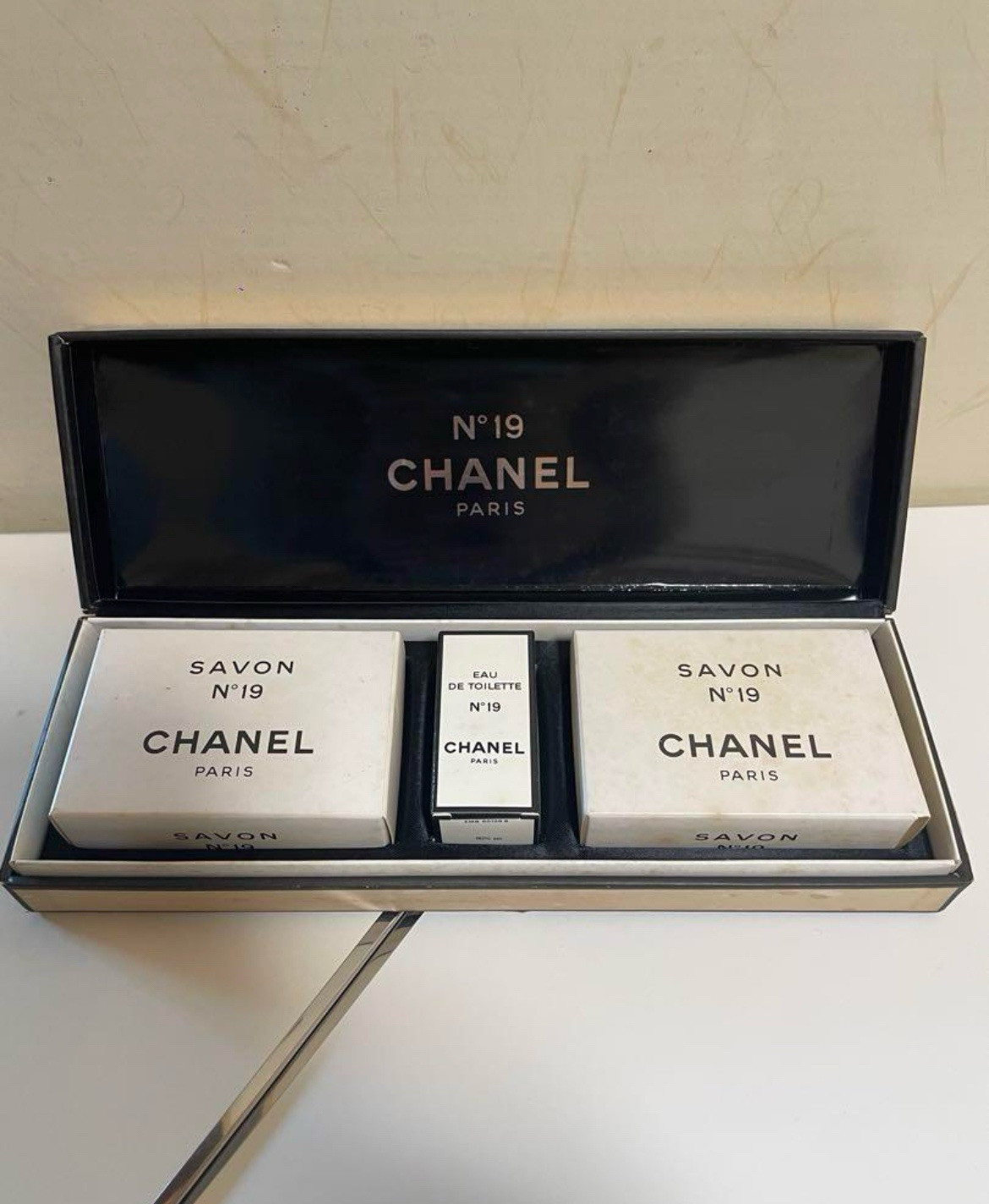 CHANEL Savon N°19 75g 2 pieces body soap+EDT Brand new, unused, ships from Japan