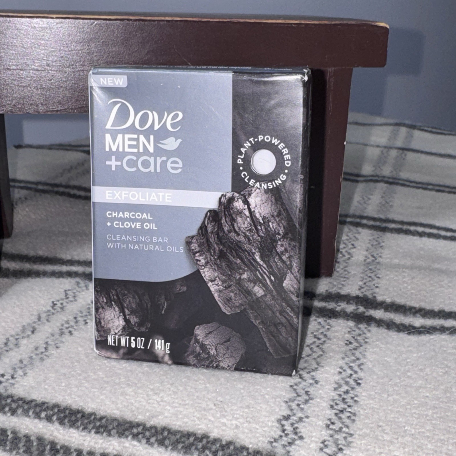 Dove Men Care Exfoliate Cleansing Bar – 5 oz (141 g) – Charcoal and Clove Oil
