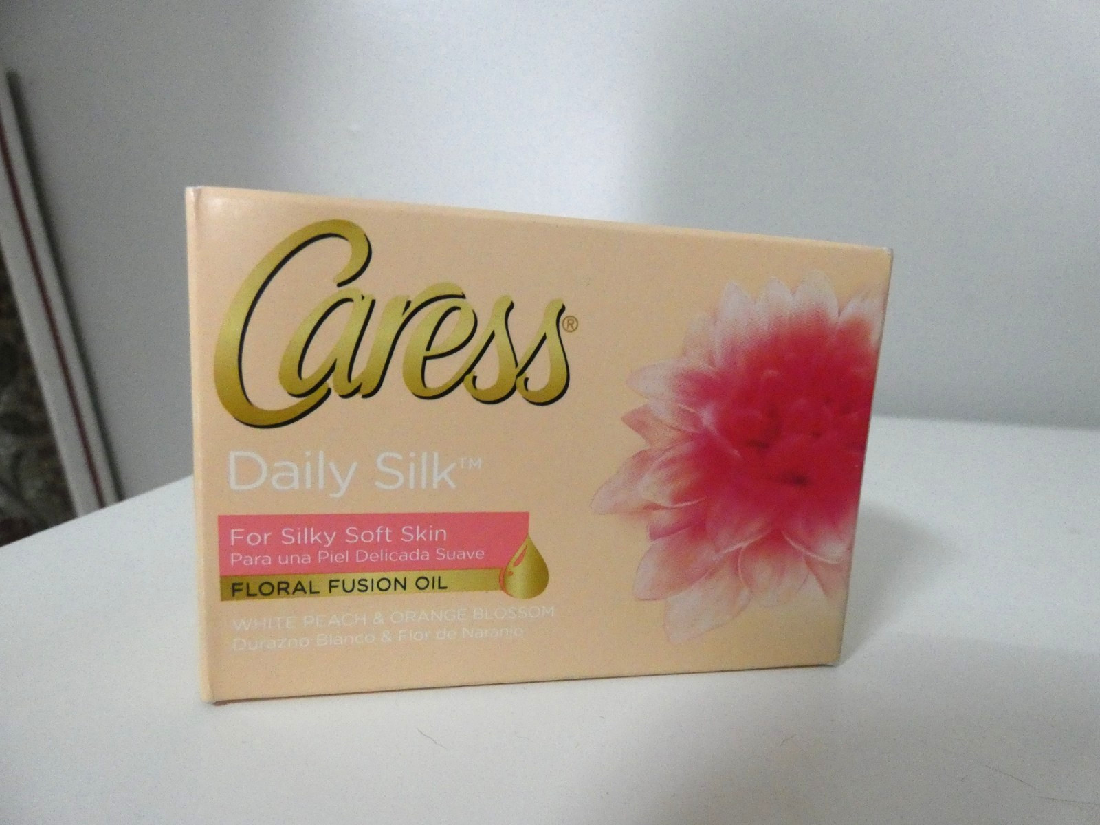 Caress 1 Daily Silk Beauty Soap Bar White Peach Orange Blossom New 4 oz 113g