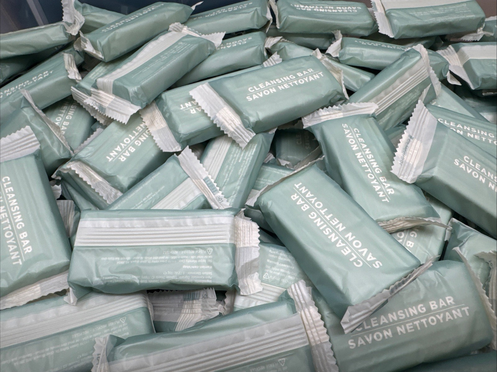 Lot Of 20 Cleansing Bar Savon Nettoyant Soap, 0.72 Oz Each, Hotel Travel Size