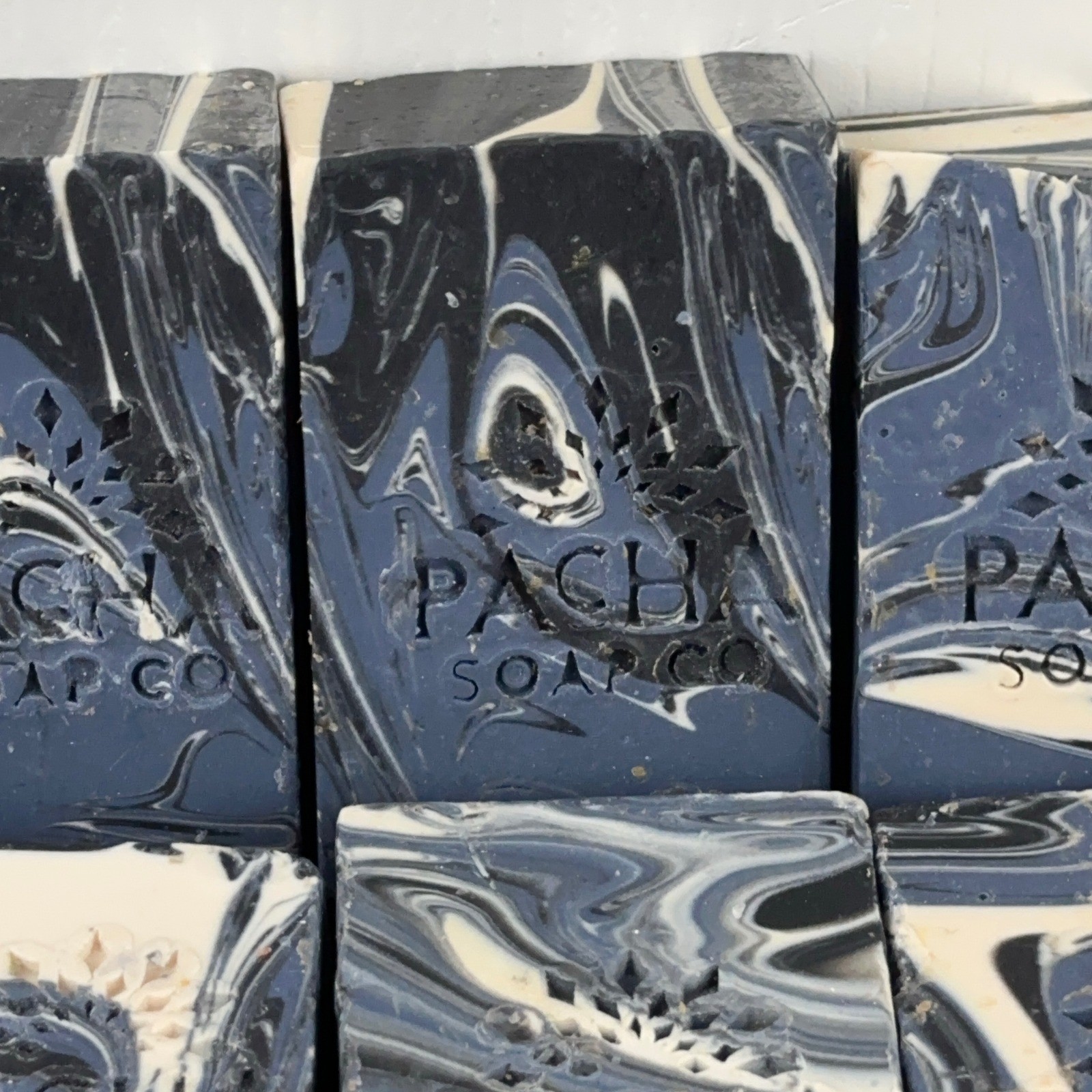 Pacha Soap Co Marbled Artisan Bar Soap Set 8pc Blue Black White Swirl 29oz Total
