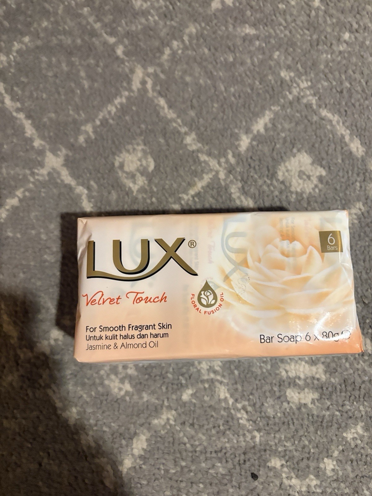 LUX Velvet Touch Bar Soap With Jasmine & Almond Oil, 80g (2.8oz) (Pack of 6)